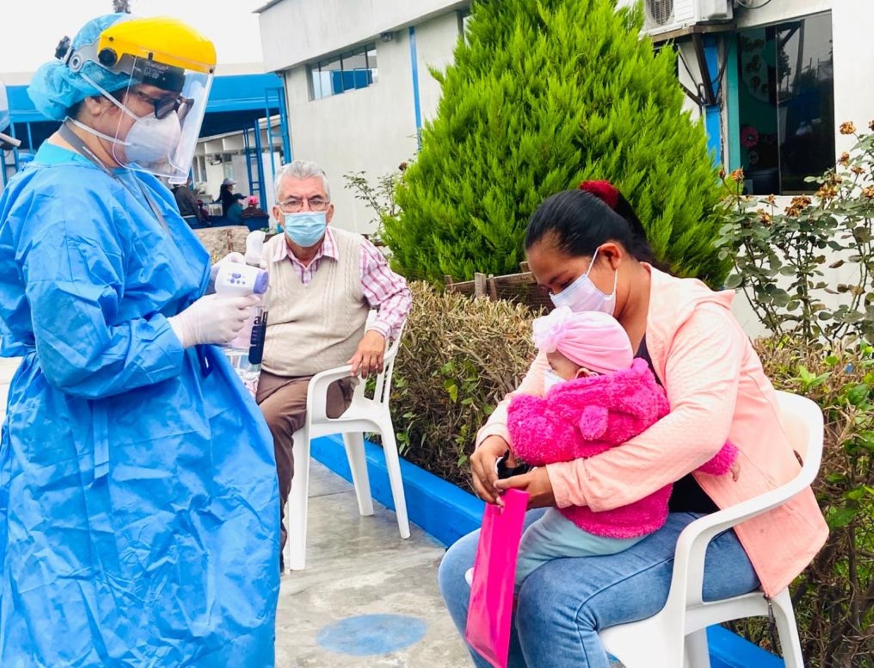EsSalud reanuda vacunación en centro de atención primera del hospital Negreiros.