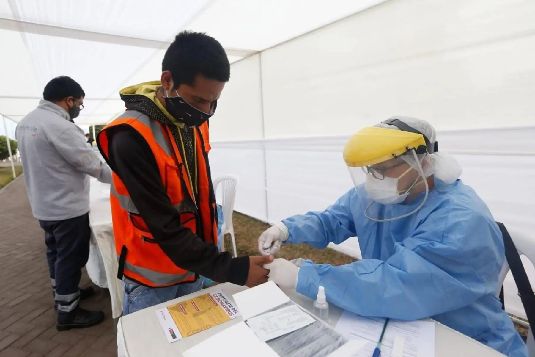 Esta vez se realizaron pruebas a dos mil transportistas de carga de distintas regiones que a diario ingresan al puerto del Callao. Foto: ANDINA/MTC