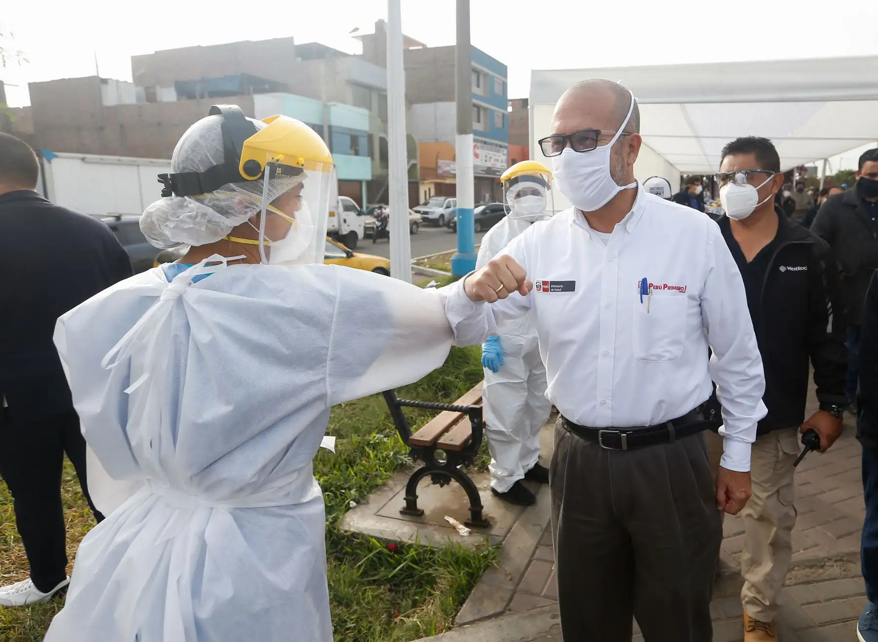 Ministro de Salud, Víctor Zamora, supervisó la toma de pruebas rápidas a transportistas en el Callao como parte de las acciones para enfrentar el Covid-19. Foto: ANDINA/Minsa
