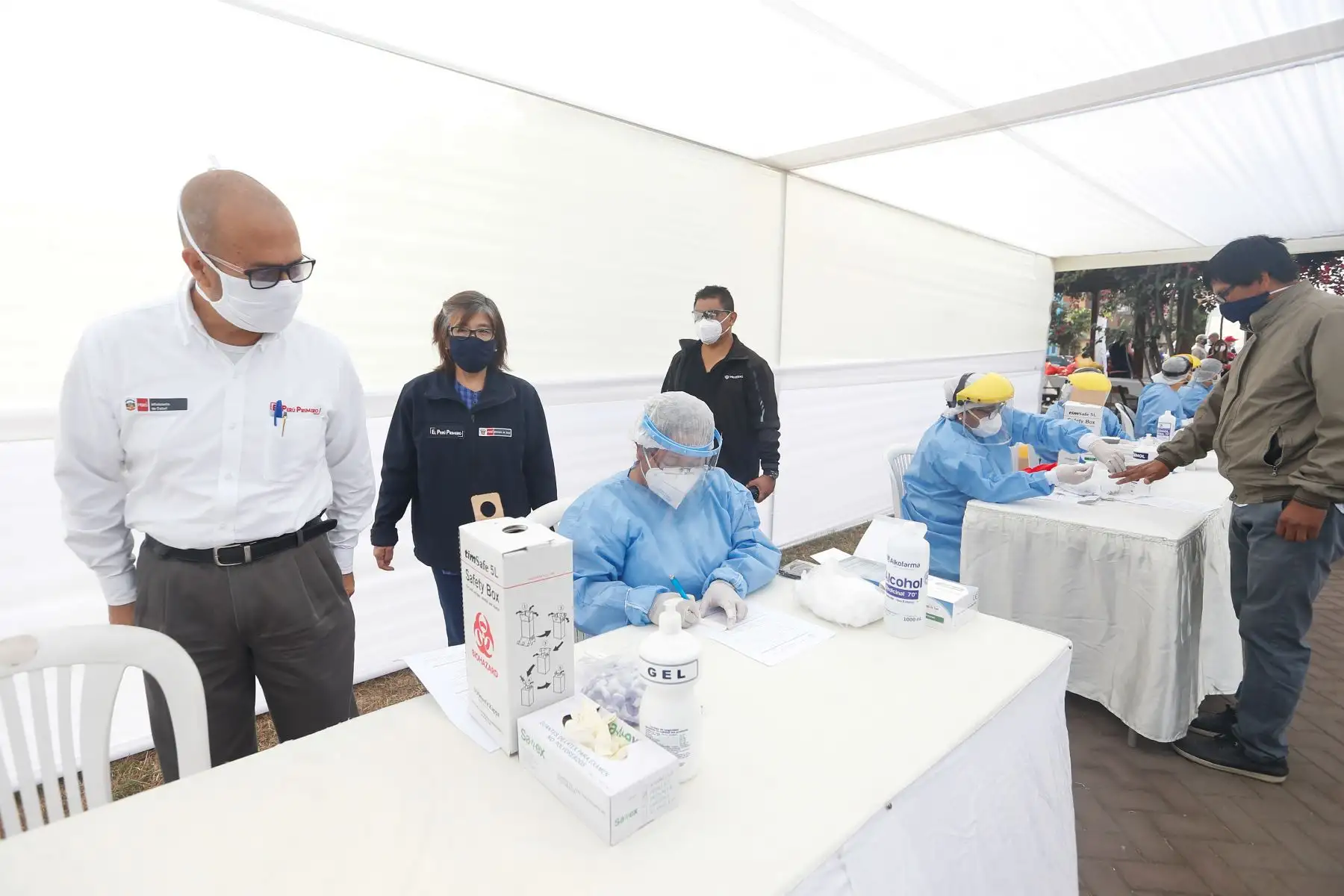 Ministro de Salud, Víctor Zamora, supervisó la toma de pruebas rápidas a transportistas en el Callao como parte de las acciones para enfrentar el Covid-19. Foto: ANDINA/Minsa