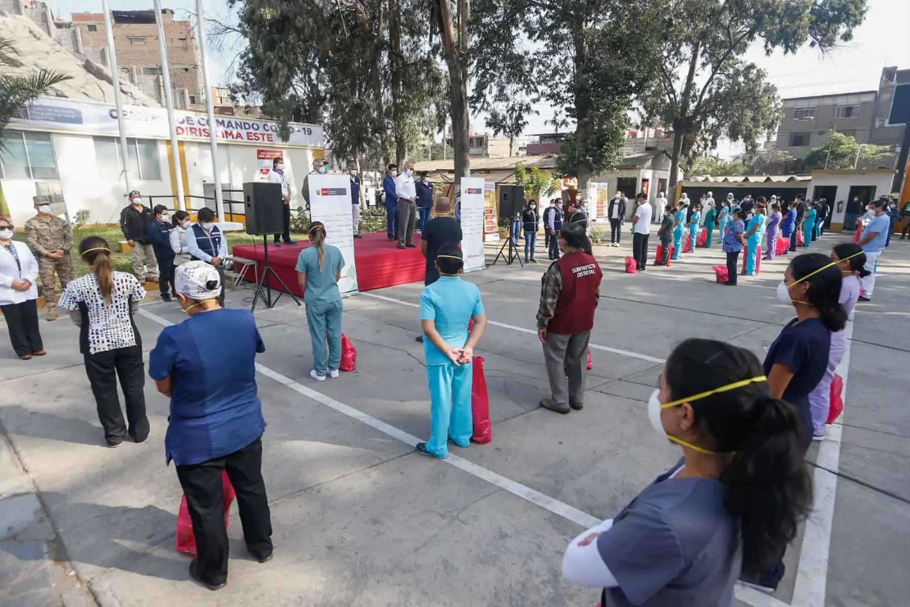 Ministro de Salud, Víctor Zamora, inspecciona Centro de Comando COVID-19 de la DIRIS Lima Este. El centro de control permitirá  incrementar los servicios de atención primaria a vecinos con equipos de respuesta rápida y seguimiento médico telefónico. Foto: ANDINA/Minsa