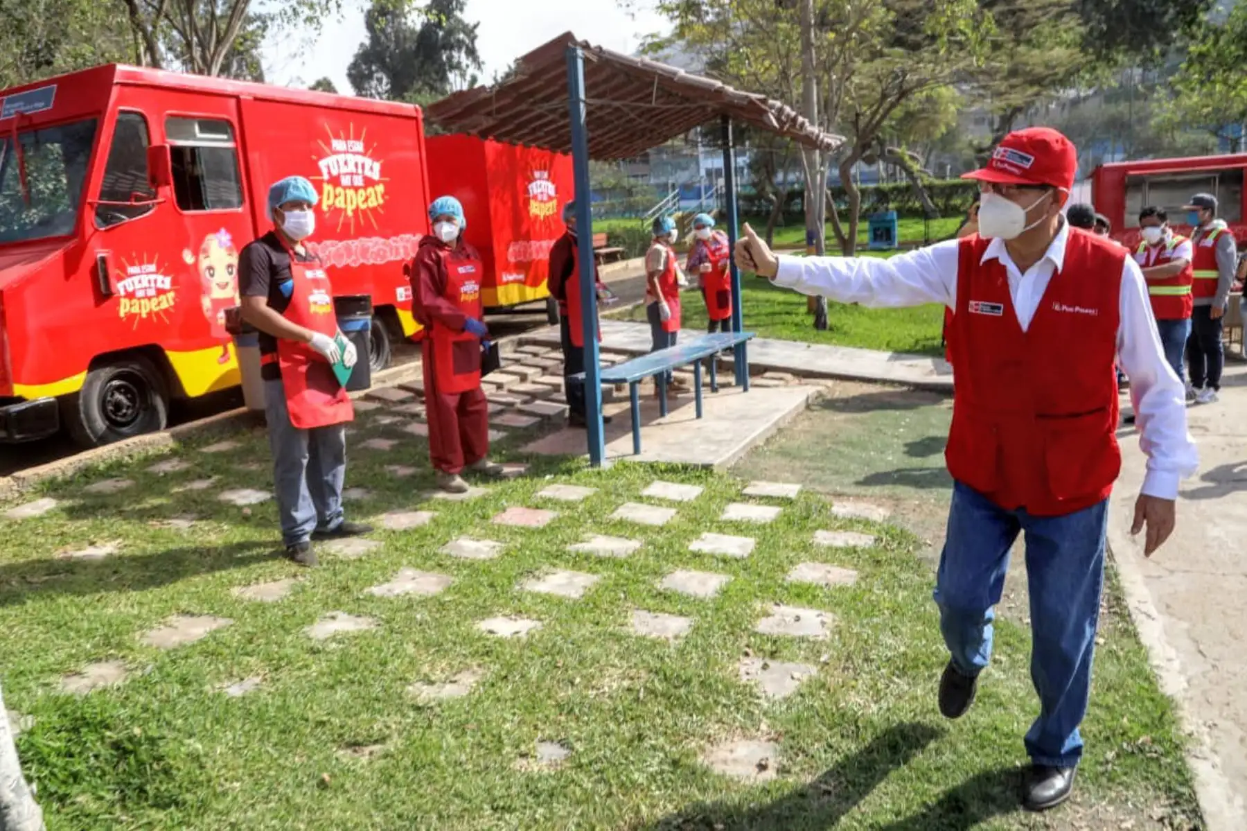 El ministro de Agricultura, Jorge Montenegro, presentó esta mañana los "Papa Trucks" en el mercado  "De la Chacra a la Olla" que promueve el Minagri, enparque zonal Cápac Yupanqui, en el Rímac. 
Foto: ANDINA/MinagriFoto: ANDINA/@minagriperu.