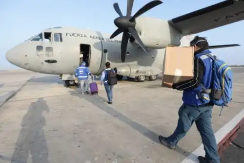 Una comitiva del Seguro Social de Salud (EsSalud) emprendió hoy un nuevo viaje a la región Loreto, esta vez a las localidades de Caballococha y Santa Rosa del Yaraví, ubicadas en la provincia de Ramón Castilla, donde se realizará una acción cívica frente al covid-19, que incluye diversas actividades para acercar los servicios del seguro social a las poblaciones más alejadas del país.