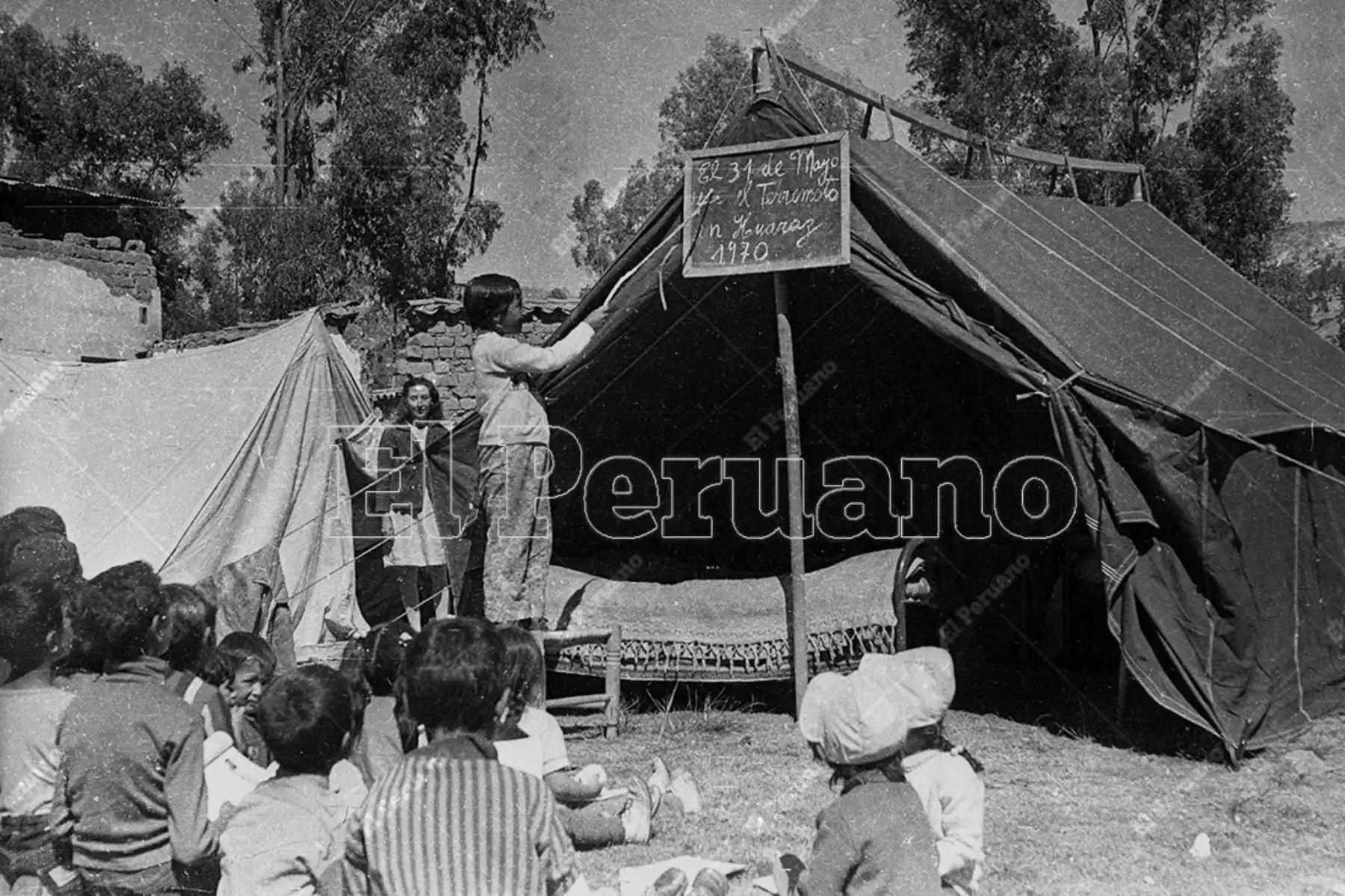 Ancash - 01 jun 1970 / Terremoto de Yungay. Niños damficados por el sismo alojados en carpas y albergues en Huaraz.  Foto: Archivo Histórico de El Peruano