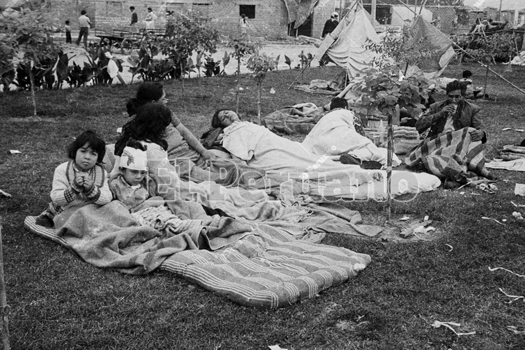 Ancash 01 jun 1970 / Terremoto de Yungay. Damnificados por el sismo permanencen en albergues.  Foto: Archivo Histórico de El Peruano