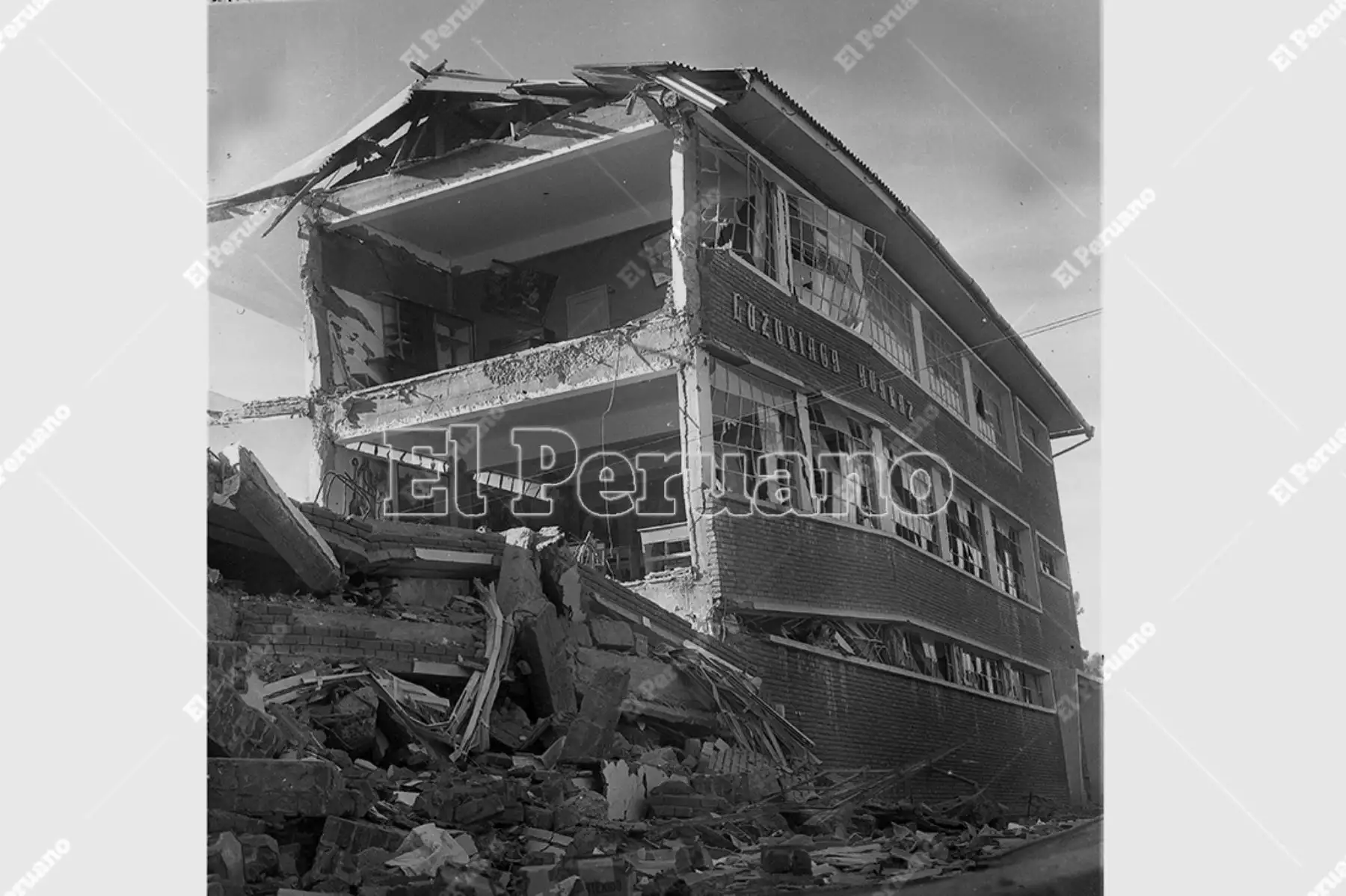 Ancash - 1 junio 1970 / Terremoto de Yungay 1970. Colegio Luzuriaga de Huaraz destruido por el sismo.  Foto: Archivo Histórico de El Peruano