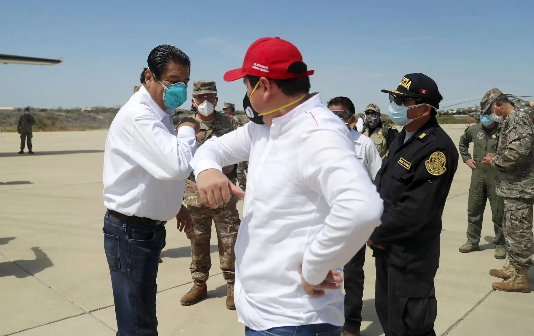 El Ministro de Vivienda Construcción y Saneamiento, Rodolfo Yañez, visita la región de Piura para supervisar el traslado de equipo médico y el avance de las obras en el hospital de campaña de la ciudad de Sullana. Foto: ANDINA/Ministerio de Vivienda