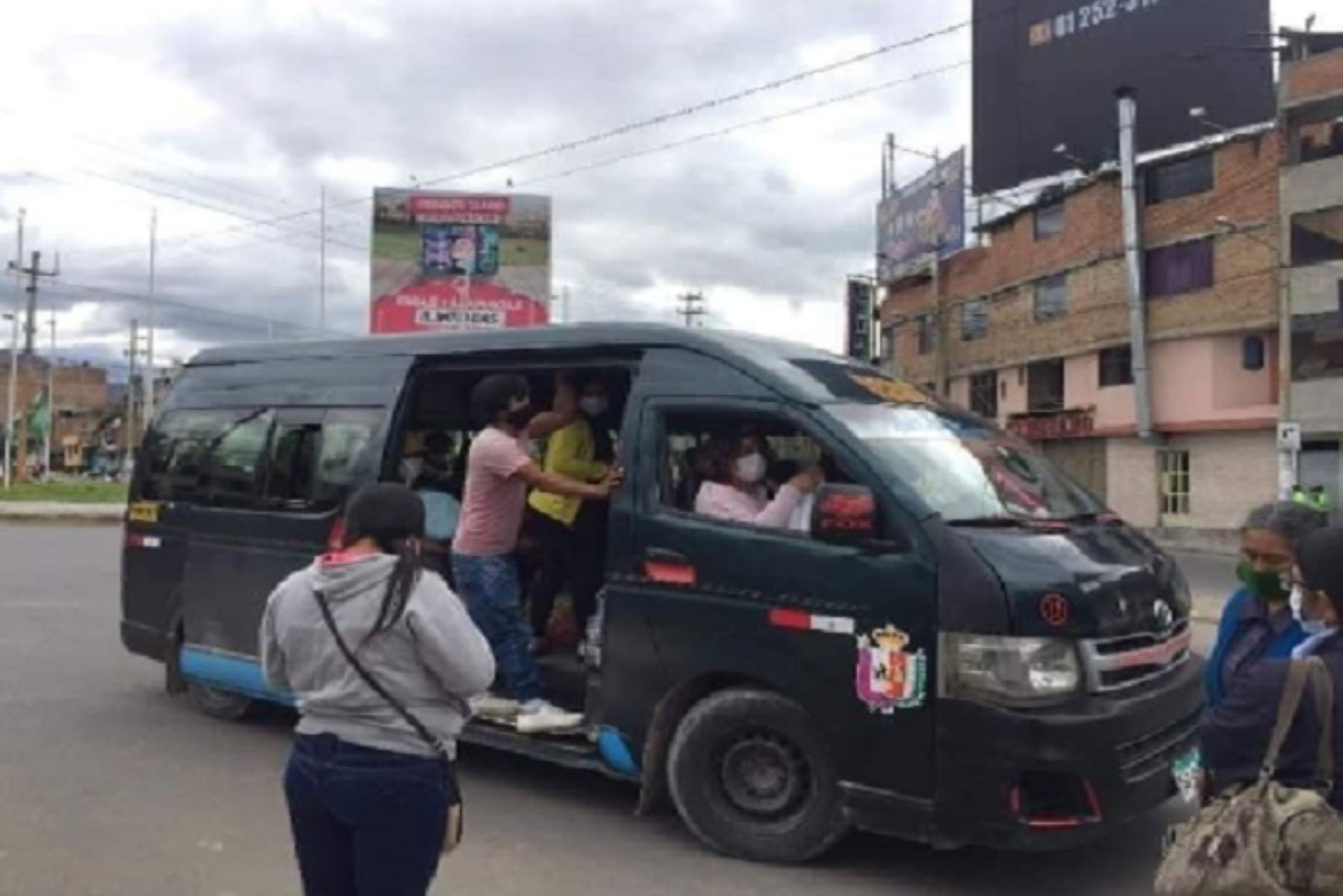 Asimismo, ,ante la inminente reactivación de los servicios de taxis y mototaxis que habían sido suspendidos en la provincia de Cajamarca, la Defensoría del Pueblo recomendó la implementación gradual y progresiva de estos servicios.