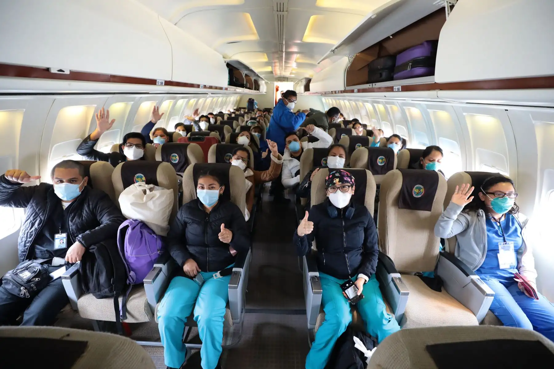 Hoy partieron nuevamente 37 profesionales de la salud a Iquitos. Ellos conforman la primera brigada que abrió el “hospital blanco” con lo cual su regreso completa un ciclo de gestión y una dinámica que busca la estabilidad en la atención al paciente. Foto: ANDINA/ EsSalud