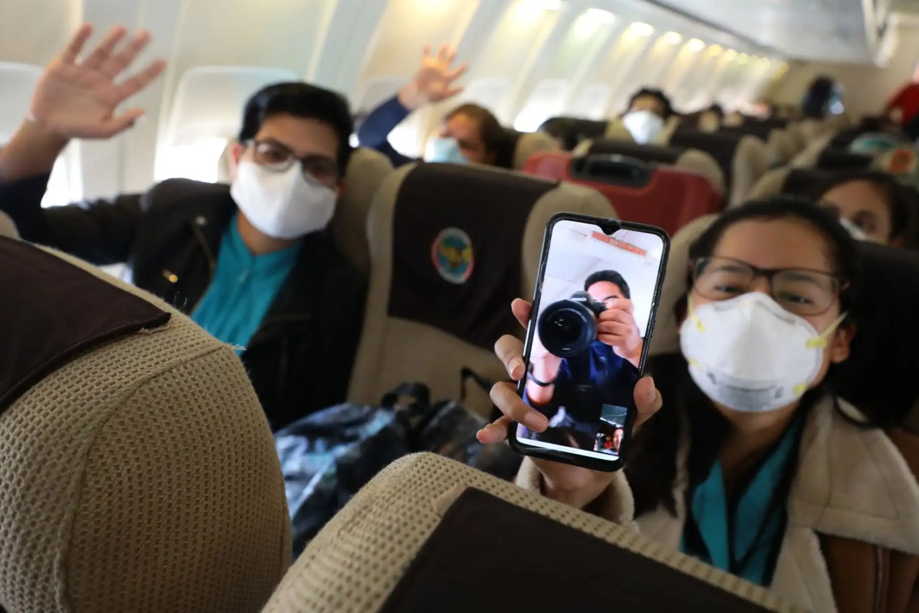 Hoy partieron nuevamente 37 profesionales de la salud a Iquitos. Ellos conforman la primera brigada que abrió el “hospital blanco” con lo cual su regreso completa un ciclo de gestión y una dinámica que busca la estabilidad en la atención al paciente. Foto: ANDINA/ EsSalud