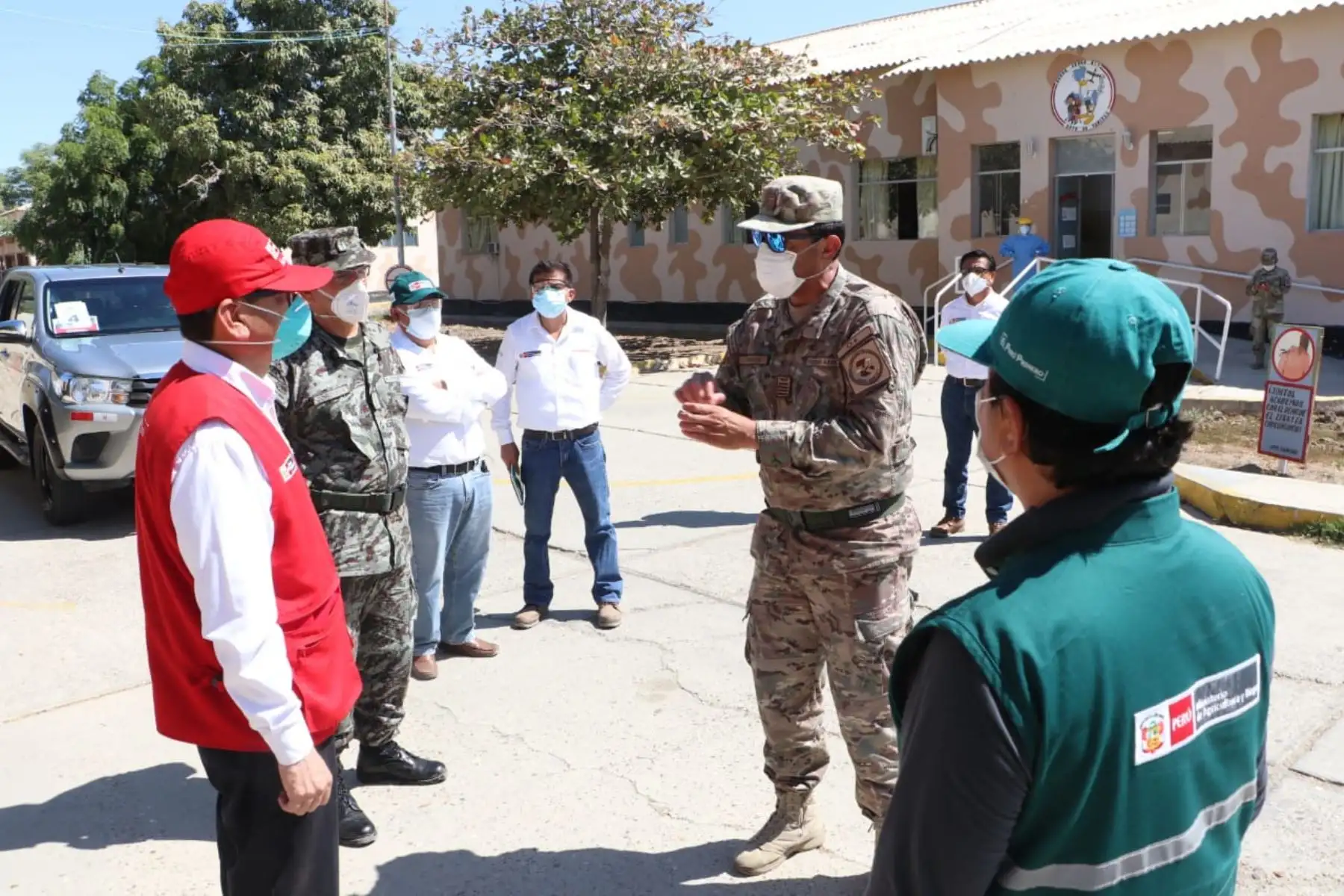 A través del Senasa, supervisó además, el trabajo de desinfección en las instalaciones de la Fuerza Aérea del Perú, en la región Piura. Foto: ANDINA/Minagri