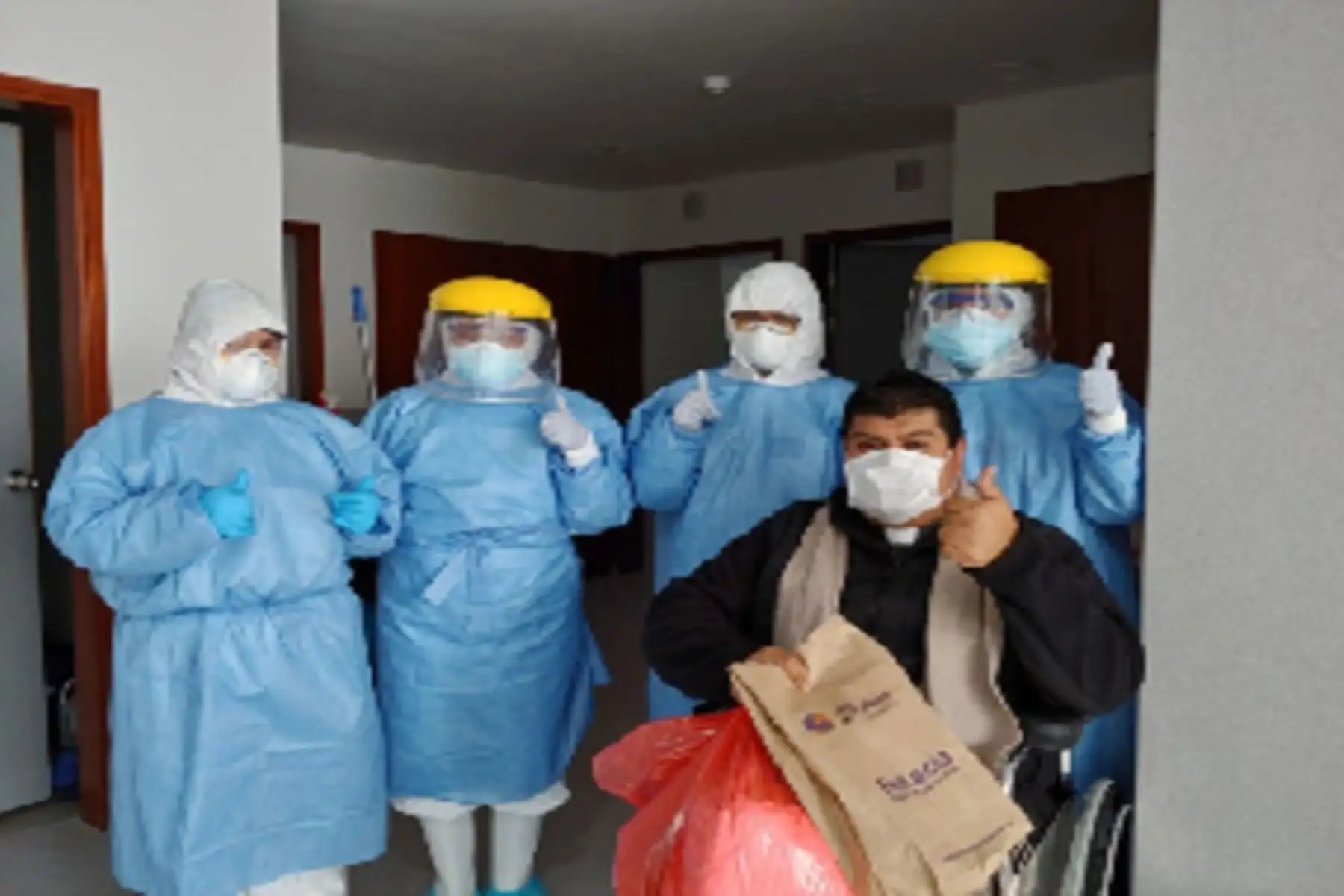 El sacerdotes Dennis Pacheco Paredes dio las gracias a los fieles por sus oracines para que se recupere.