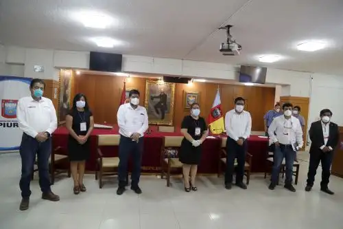 Piura: Ministro Yáñez lleva equipamiento médico y se reúne con autoridades Foto:MVCS