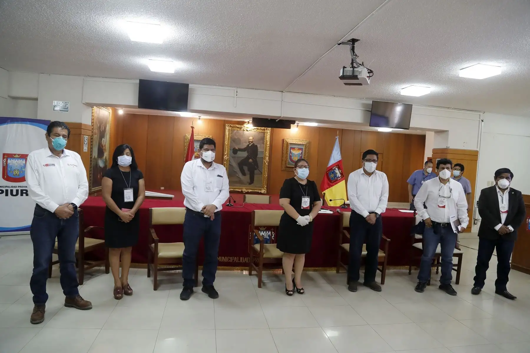Piura: Ministro Yáñez lleva equipamiento médico y se reúne con autoridades Foto:MVCS