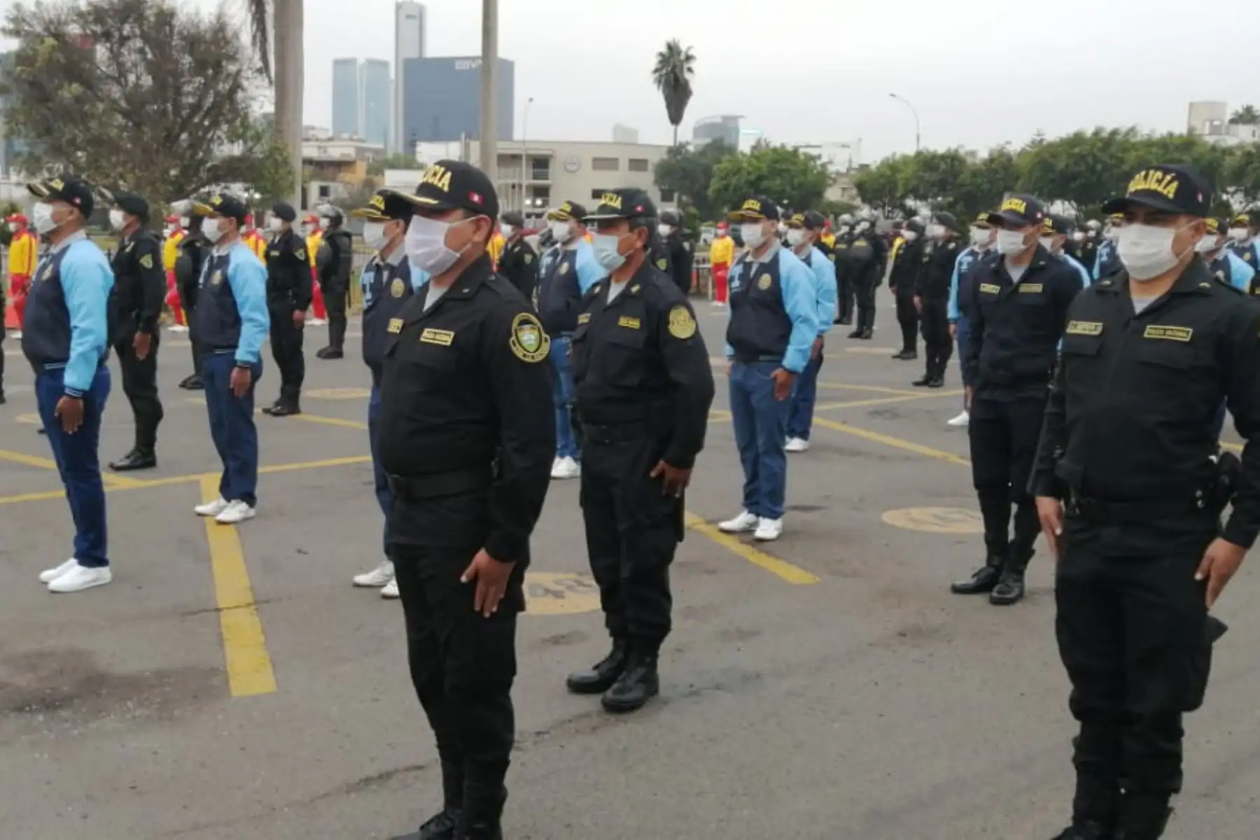 Ministro del Interior, Gastón Rodríguez, encabeza ceremonia de reconocimiento a 150 efectivos de la 
Policía Nacional, que vencieron al covid-19 y se reincorporan al servicio. Foto: ANDINA/@MininterPeru.