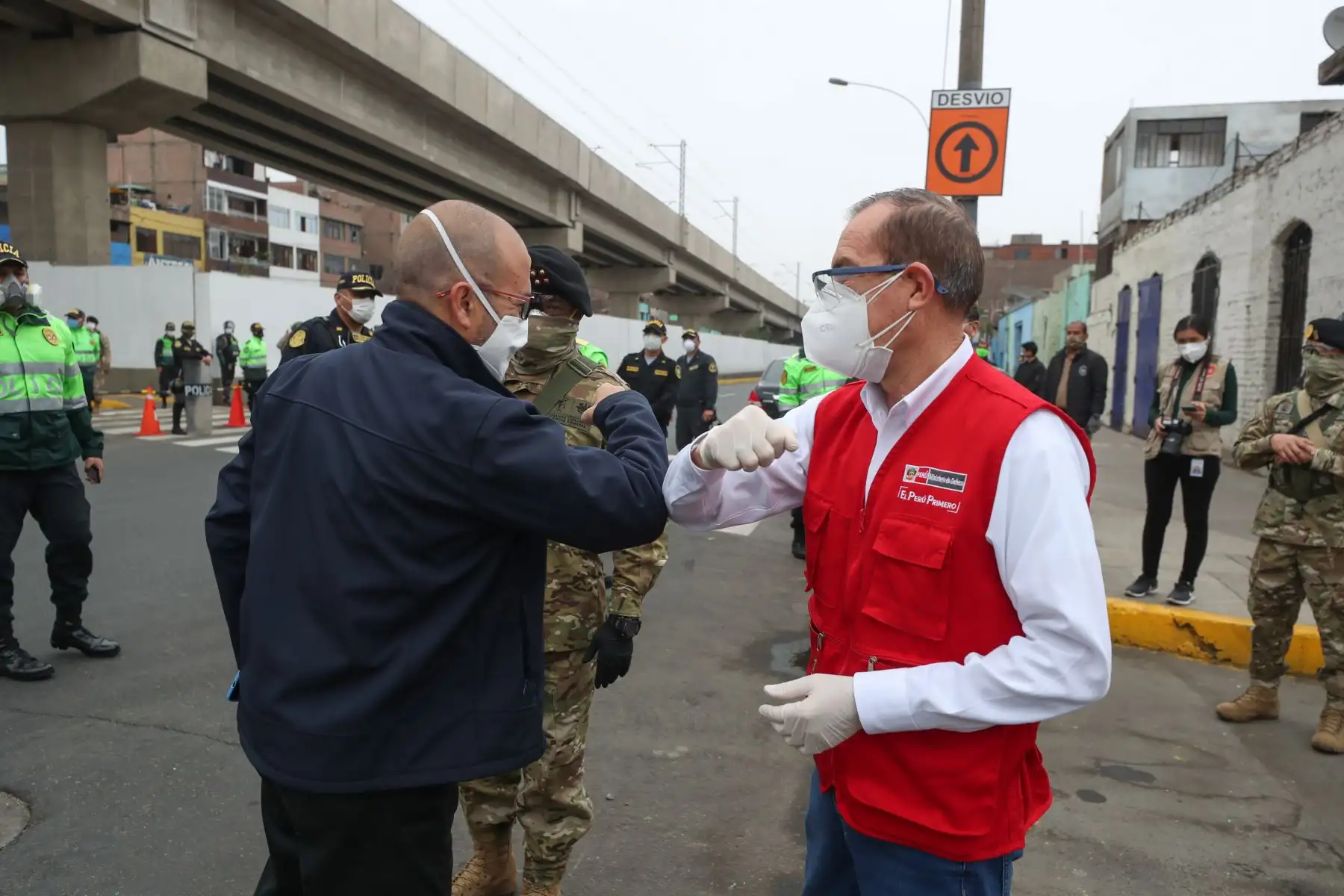 Ministros de Defensa y salud supervisan inicio de operación piloto Tayta de Te Cuido Perú para brindar atención a  población vulnerable frente a covid-19. Foto: Mindef