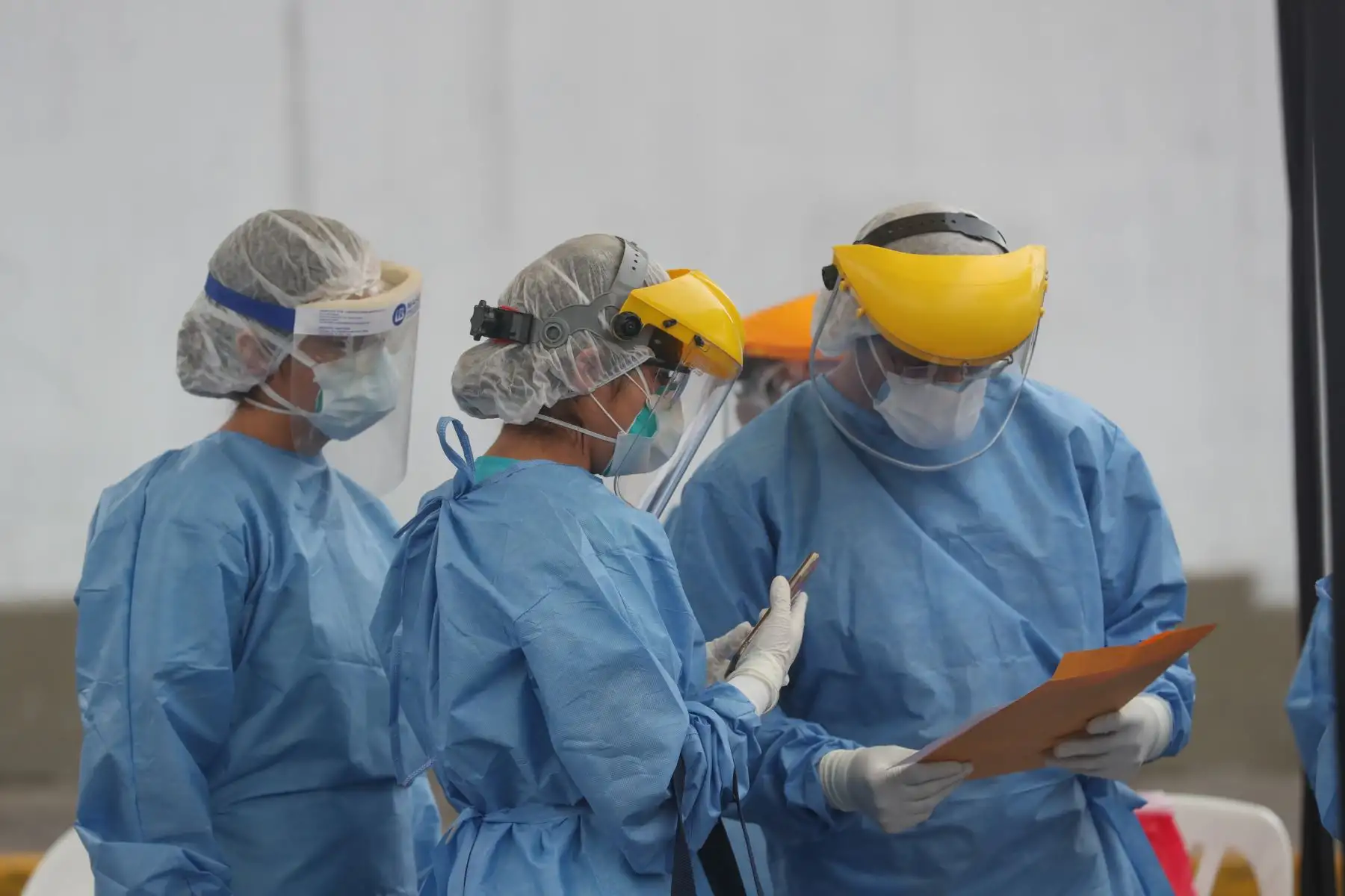 Ministros de Defensa y salud supervisan inicio de operación piloto Tayta de Te Cuido Perú para brindar atención a  población vulnerable frente a covid-19. Foto: Mindef