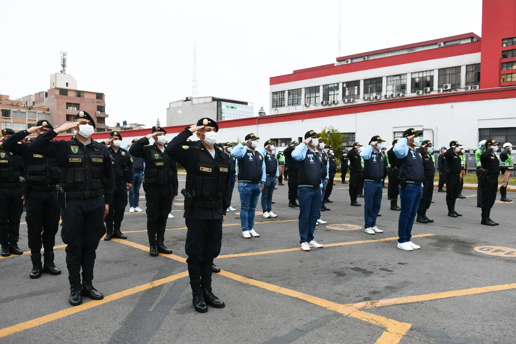 Agentes de Policía Nacional, se recuperaron luego de atención recibida en hospitales PNP Luis N. Sáenz, Augusto B. Leguía, la Clínica Geriátrica San José y otros centros autorizados. A la fecha, 5 721 efectivos se reincorporaron tras vencer al COVID-19. Foto:ANDINA/@MininterPeru.