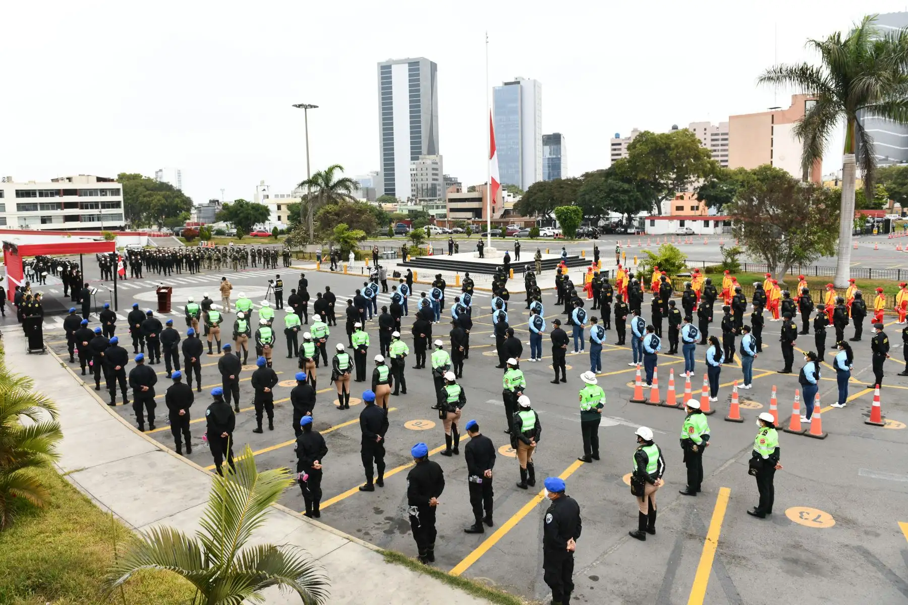 Agentes de Policía Nacional, se recuperaron luego de atención recibida en hospitales PNP Luis N. Sáenz, Augusto B. Leguía, la Clínica Geriátrica San José y otros centros autorizados. A la fecha, 5 721 efectivos se reincorporaron tras vencer al COVID-19. Foto:ANDINA/@MininterPeru.