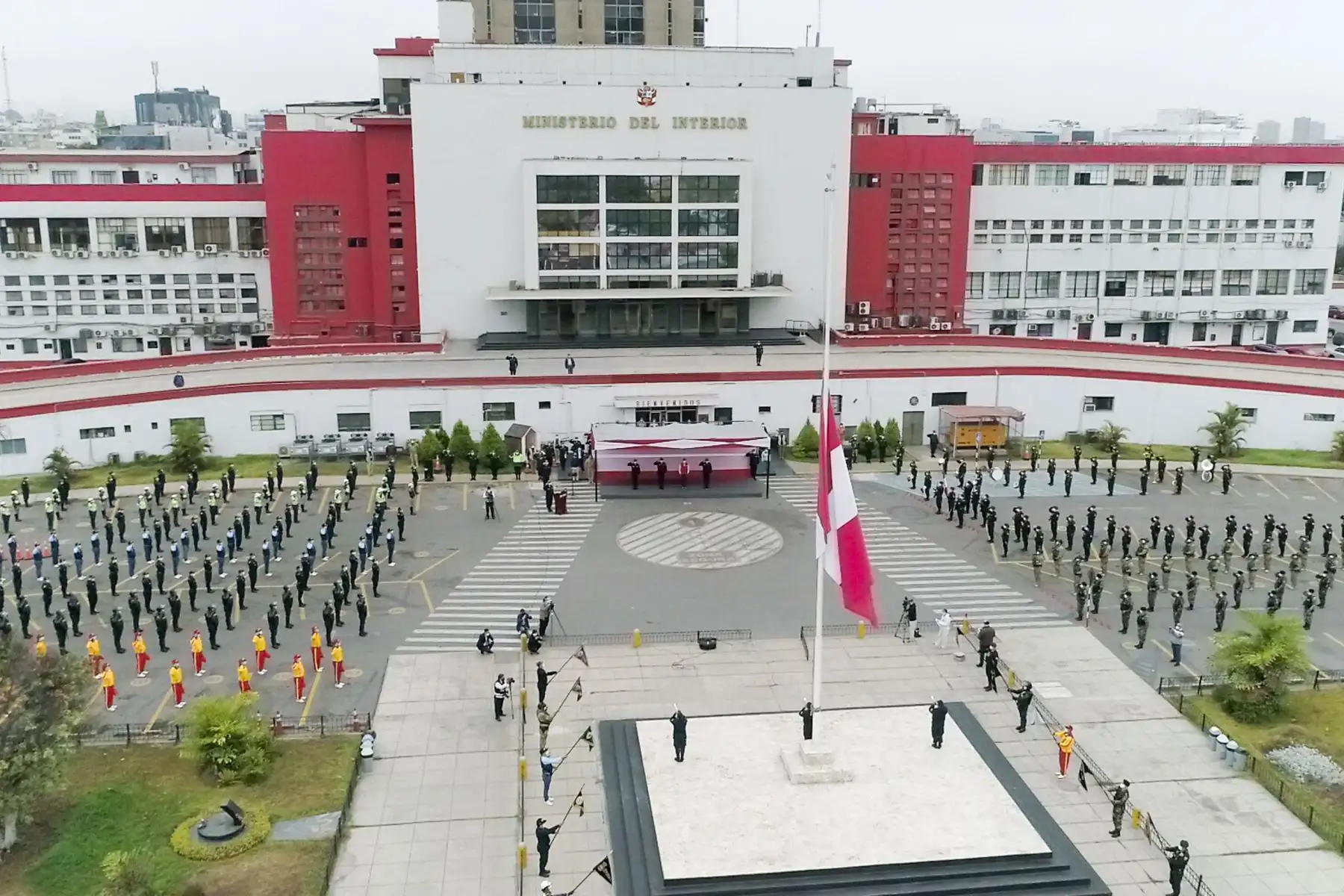 Agentes de Policía Nacional, se recuperaron luego de atención recibida en hospitales PNP Luis N. Sáenz, Augusto B. Leguía, la Clínica Geriátrica San José y otros centros autorizados. A la fecha, 5 721 efectivos se reincorporaron tras vencer al COVID-19. Foto:ANDINA/@MininterPeru.
