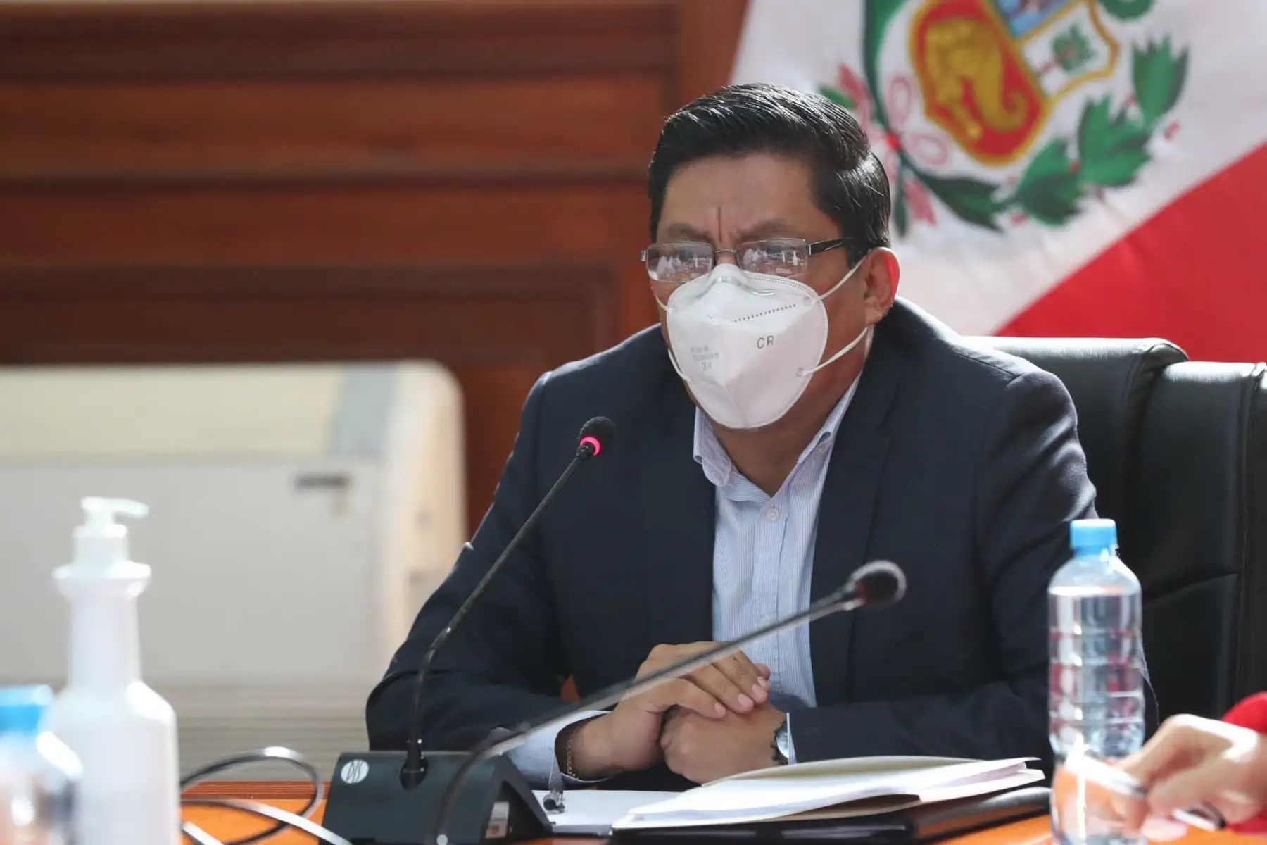 Premier Vicente Zeballos en videoconferencia con alcaldes de Lima, La Victoria y Santa Anita, presenta propuesta técnica de reubicación de los comerciantes de La Parada, con el objetivo de recuperar la seguridad, el orden y la salud pública en la emergencia por el covid-19.
Foto:PCM