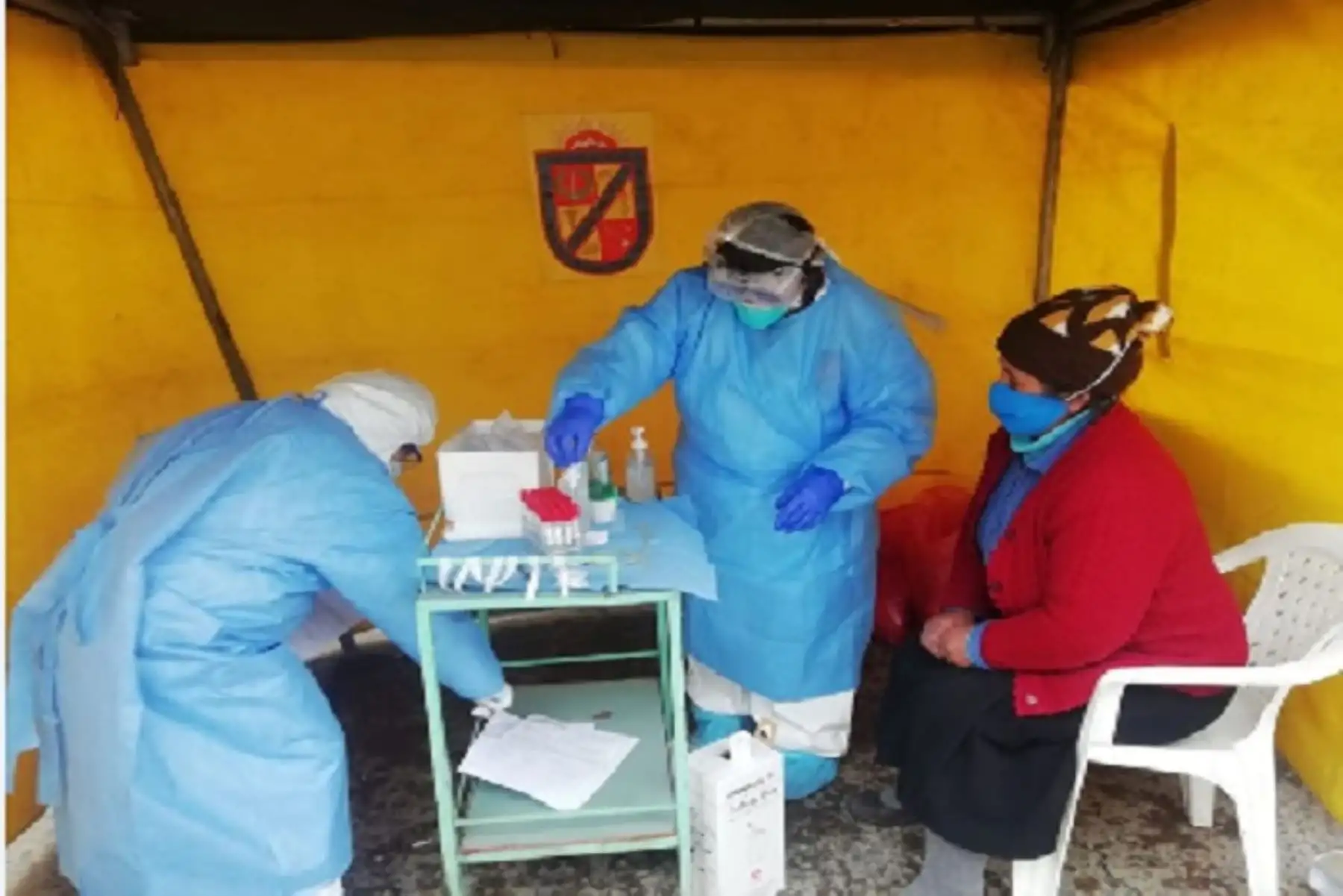 El tamizaje se realizó en los mercados Central y Aymarragra del distrito de Yanahuanca, los cuales con cero contagios se han convertido en los únicos centros de abasto sin casos de covid-19 en todo el centro del país.