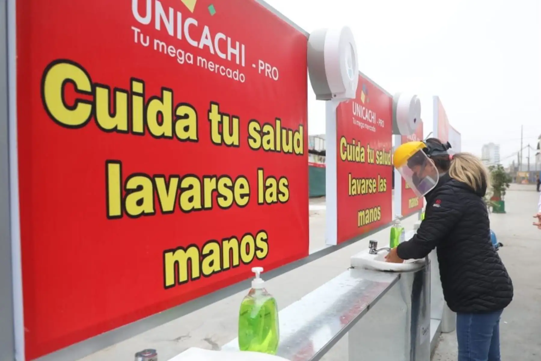 Produce anuncia la reapertura del mercado San Pedro de Unicachi que concentra a más de 100 comerciantes cumpliendo con las disposiciones de orden, limpieza, seguridad y salubridad, para evitar al coronavirus.
Foto:PRODUCE