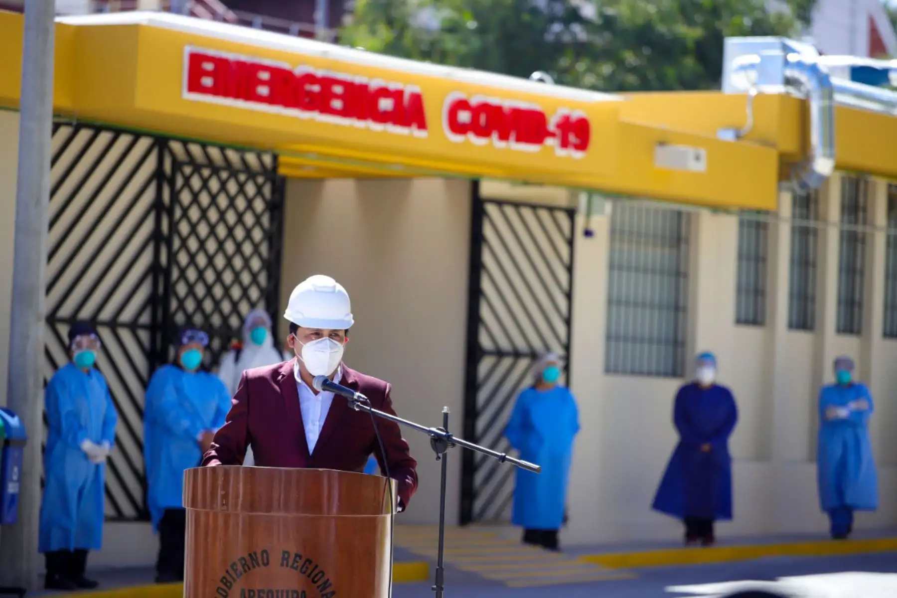 En los próximos se sumarán al hospital covid-19 50 profesionales de la salud, informó el gobernador Elmer Cáceres. Foto: ANDINA/Difusión