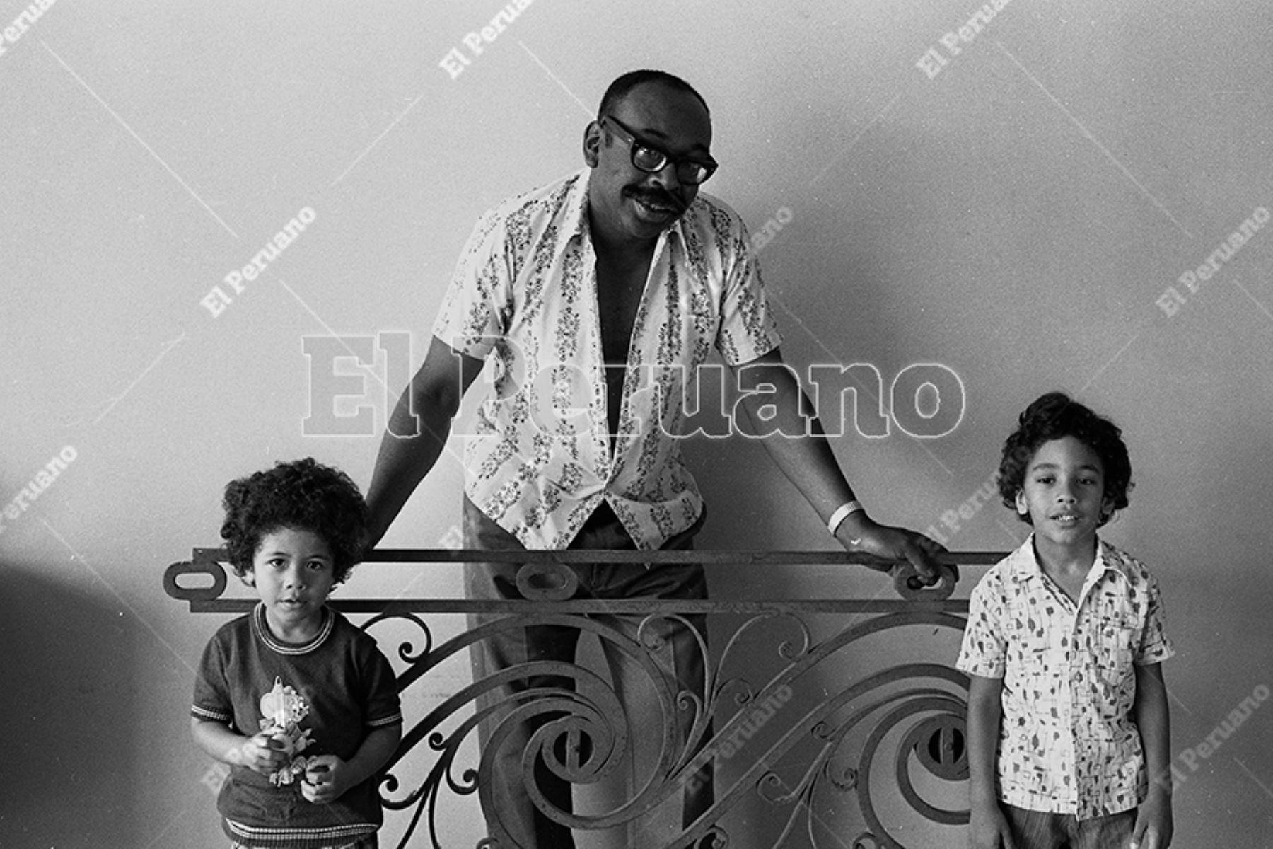 Lima - 14 enero 1975 / Entrevista a Nicomedes Santa Cruz. Foto Archivo Histórico de El Peruano / Bernabé Wong