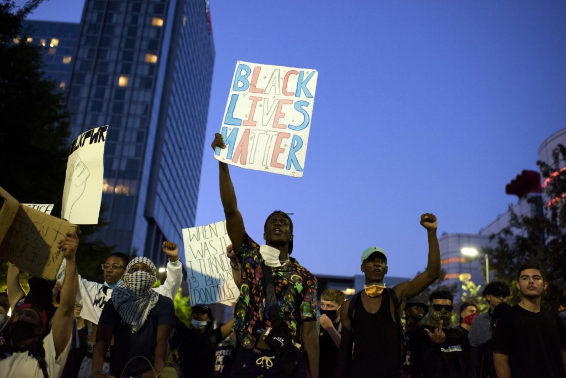 Los manifestantes se concentraron en el centro de Houston Texas para protestas contra la muerte de George Floyd. Foto: AFP