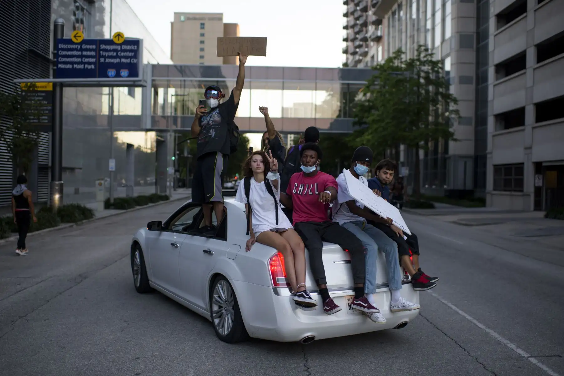 Continúan protestas por la muerte de George Floyd en el centro de Houston, Texas. Foto: AFP