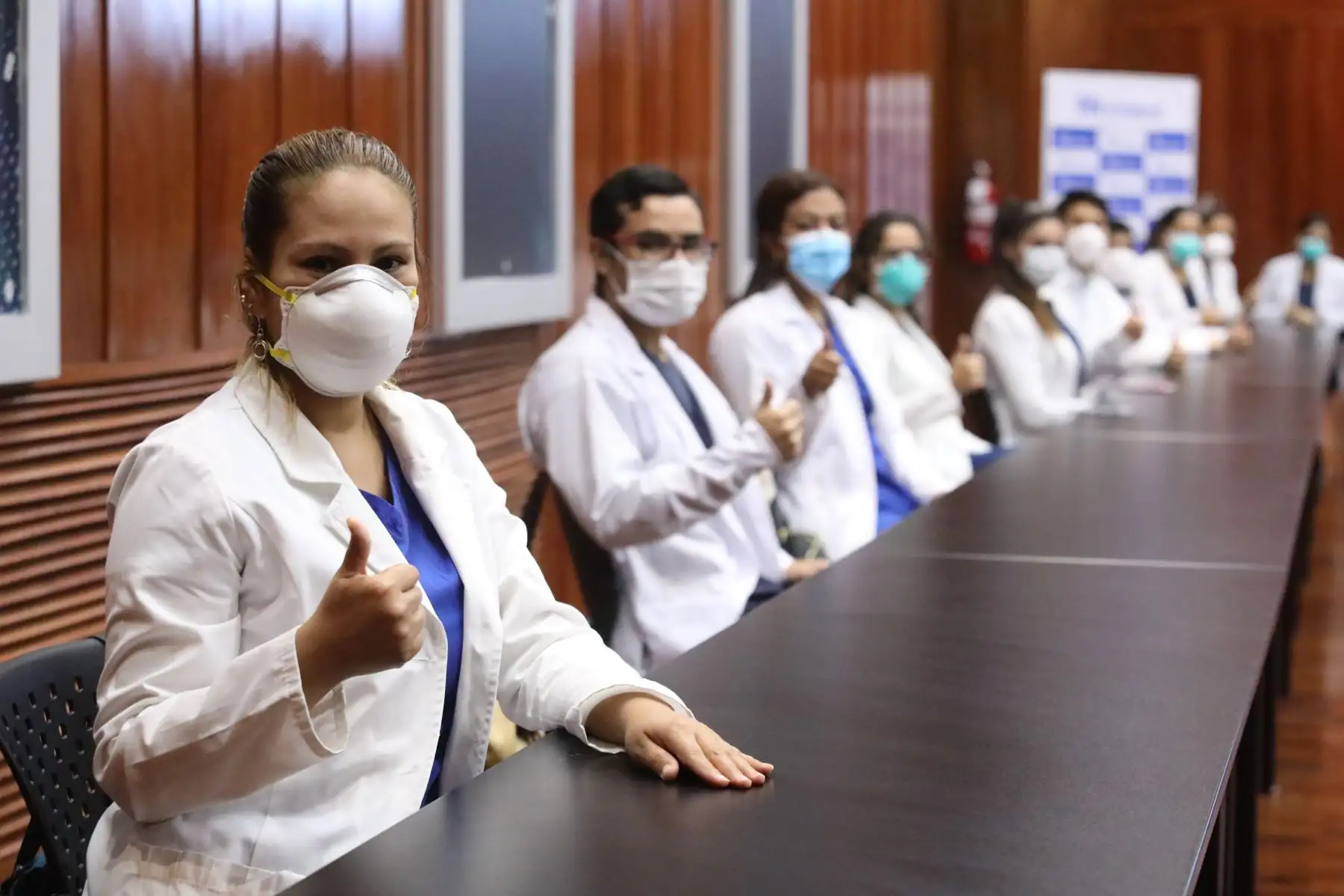 Una nueva generación de jóvenes profesionales de la salud entre médicos, enfermeras y tecnólogos dispuesta a prestar servicios en las diferentes áreas COVID-19 a nivel nacional, se suma al Seguro Social de Salud para formar parte de la primera línea para hacer frente al nuevo coronavirus. Foto: ANDINA/EsSalud
