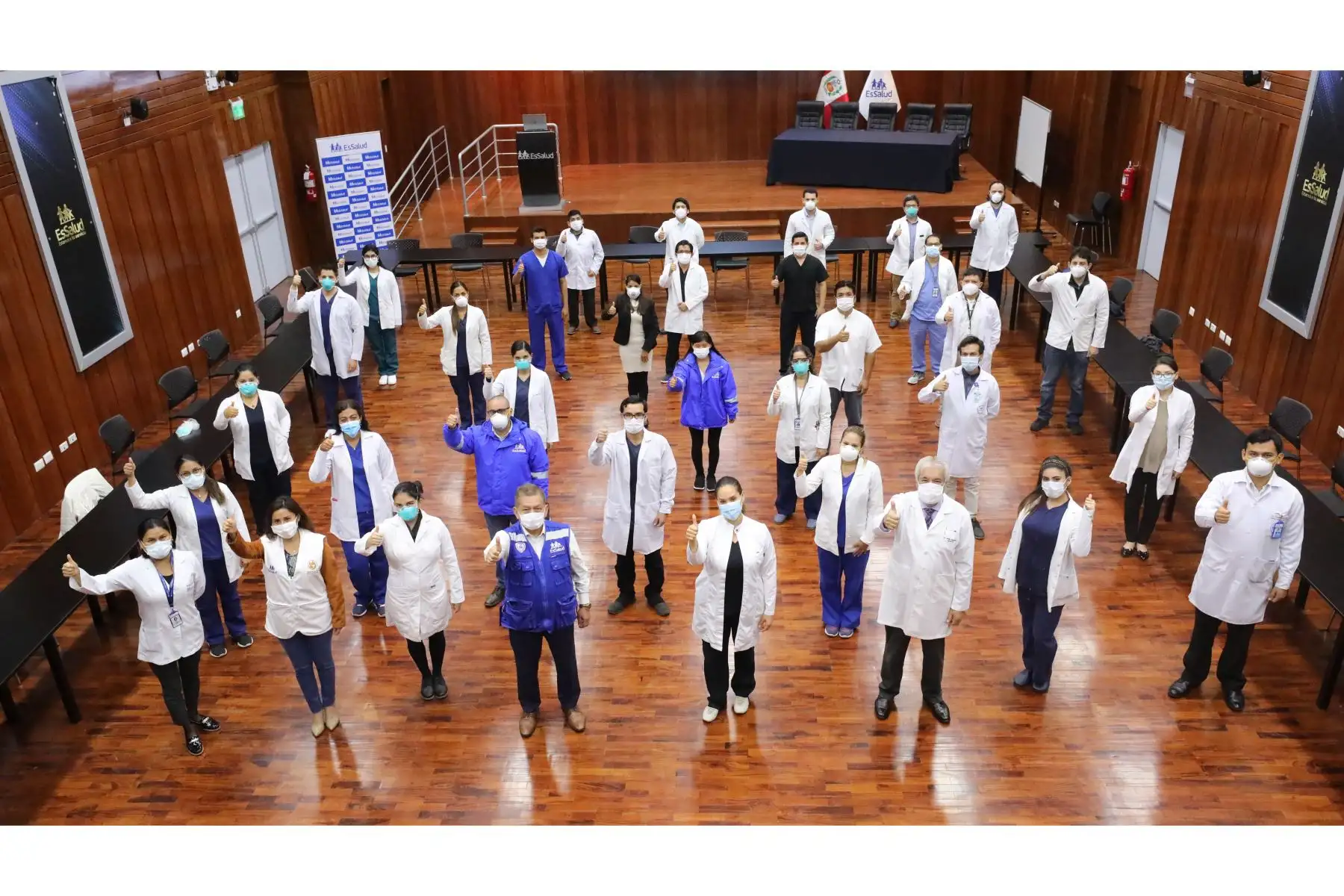 Una nueva generación de jóvenes profesionales de la salud entre médicos, enfermeras y tecnólogos dispuesta a prestar servicios en las diferentes áreas COVID-19 a nivel nacional, se suma al Seguro Social de Salud para formar parte de la primera línea para hacer frente al nuevo coronavirus. Foto: ANDINA/EsSalud