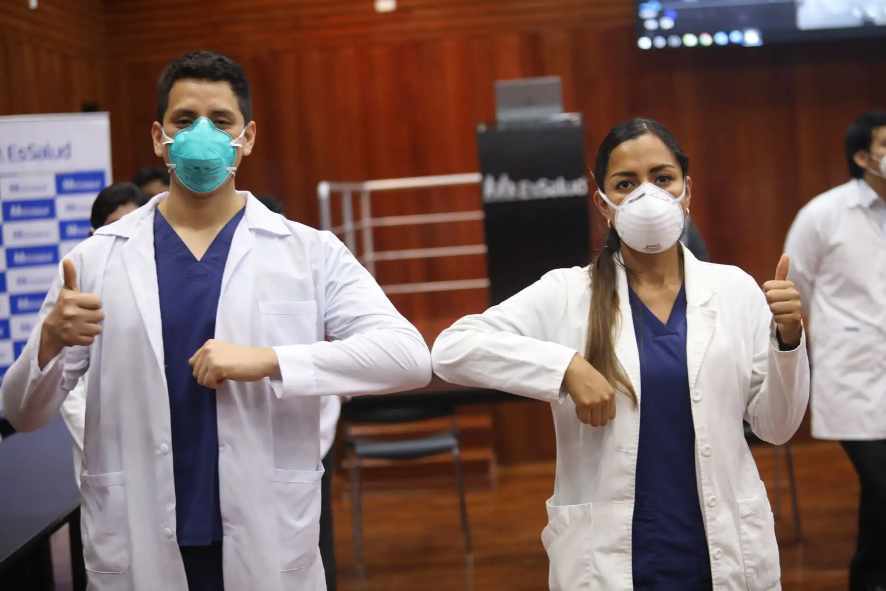 Una nueva generación de jóvenes profesionales de la salud entre médicos, enfermeras y tecnólogos dispuesta a prestar servicios en las diferentes áreas COVID-19 a nivel nacional, se suma al Seguro Social de Salud para formar parte de la primera línea para hacer frente al nuevo coronavirus. Foto: ANDINA/EsSalud