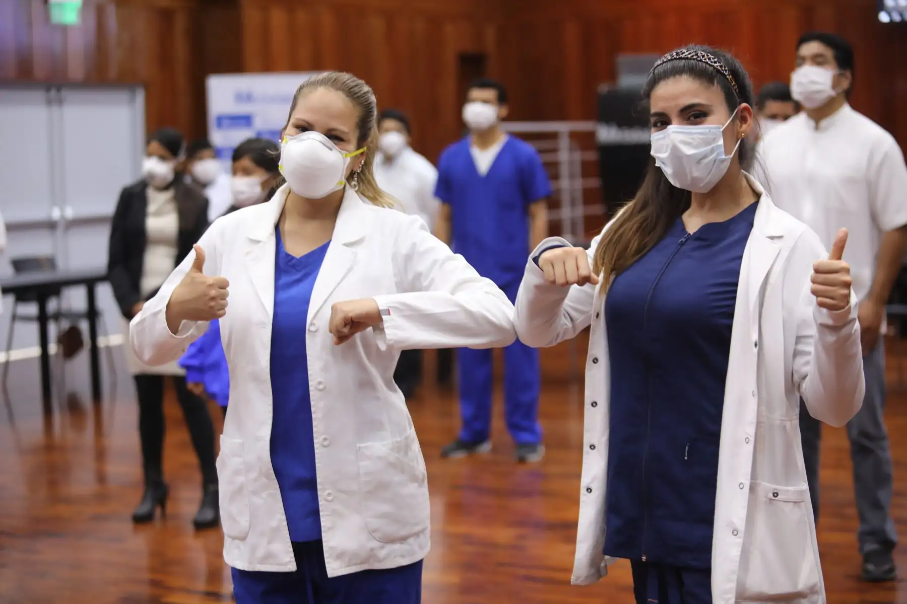 Una nueva generación de jóvenes profesionales de la salud entre médicos, enfermeras y tecnólogos dispuesta a prestar servicios en las diferentes áreas COVID-19 a nivel nacional, se suma al Seguro Social de Salud para formar parte de la primera línea para hacer frente al nuevo coronavirus. Foto: ANDINA/EsSalud