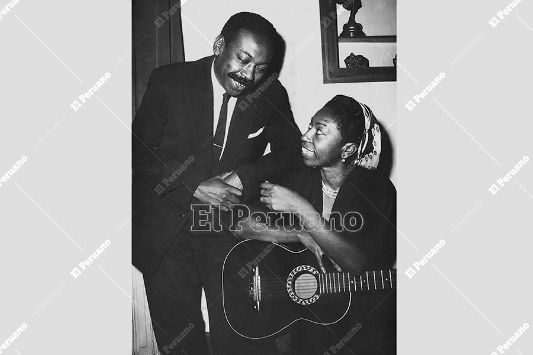 Lima - 23 mayo 1961 / Nicomedes Santa Cruz y su hermana Victoria, difusores de la cultura afroperuana. Foto: Archivo Histórico de El Peruano