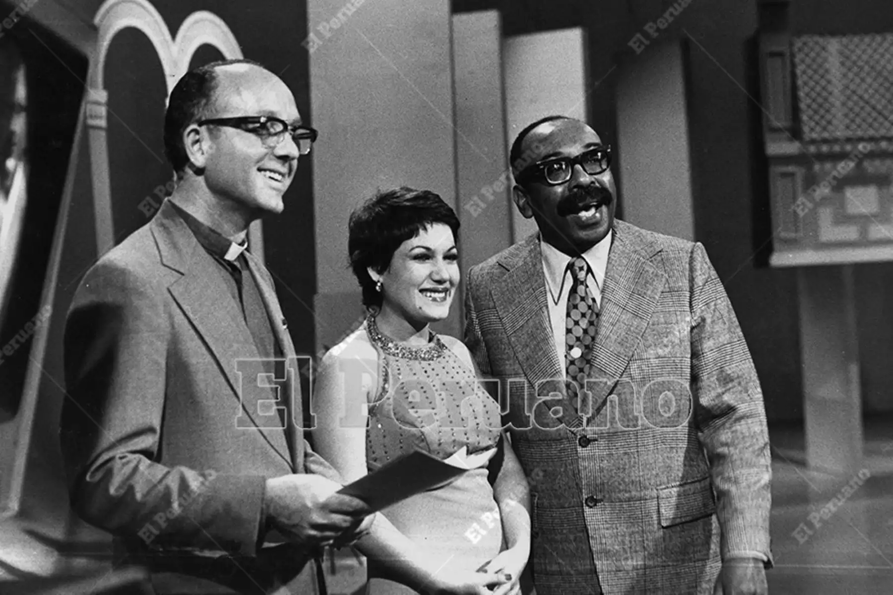 Lima - 1 octubre 1975 / Nicomedes Santa Cruz y Tania Libertad en una presentación en la televisión. Foto: Archivo Histórico de EL PERUANO