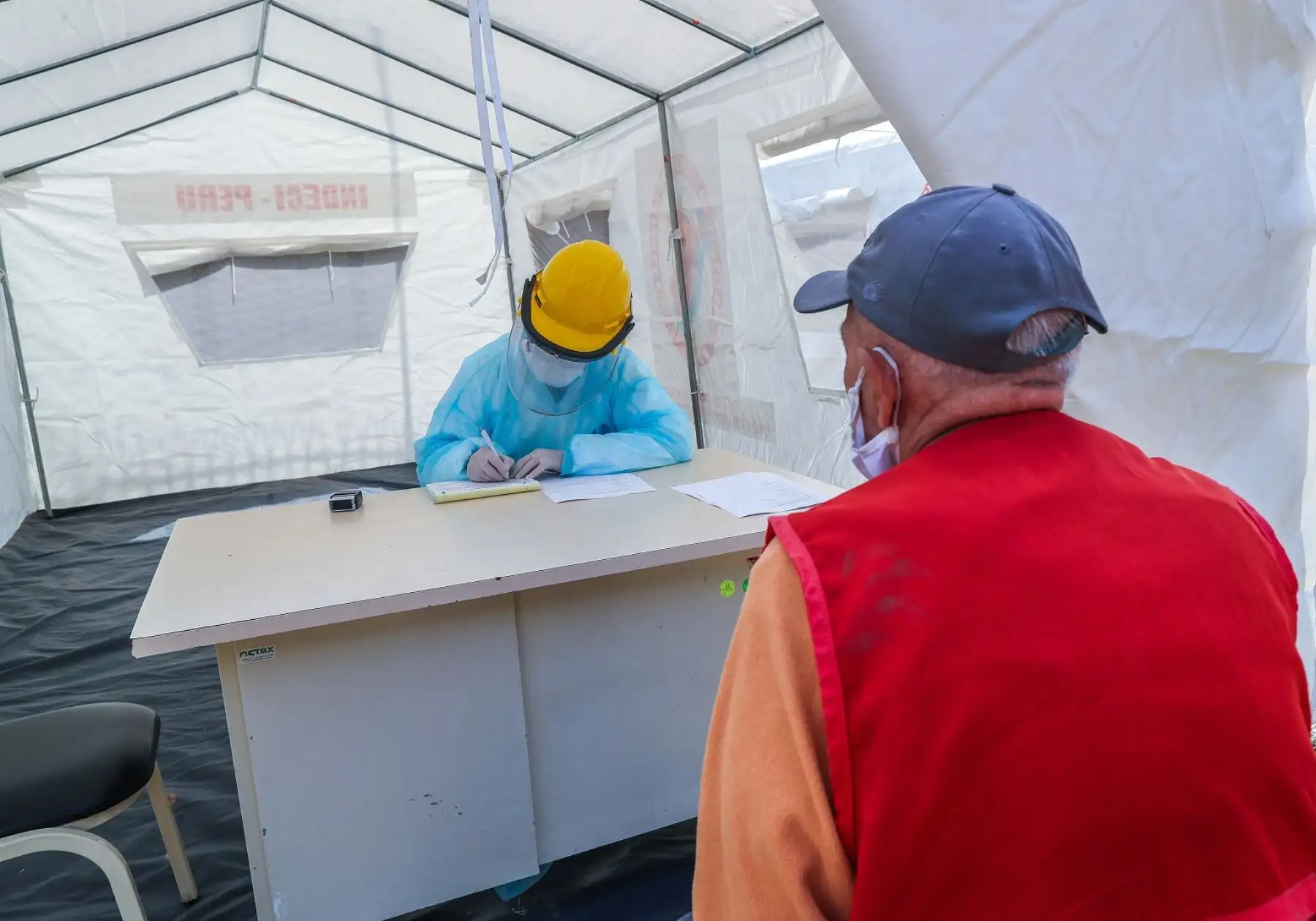 Los establecimientos penitenciarios que están libres de covid-19 han acondicionado un espacio para triaje de los internos. Foto: ANDINA/Difusión