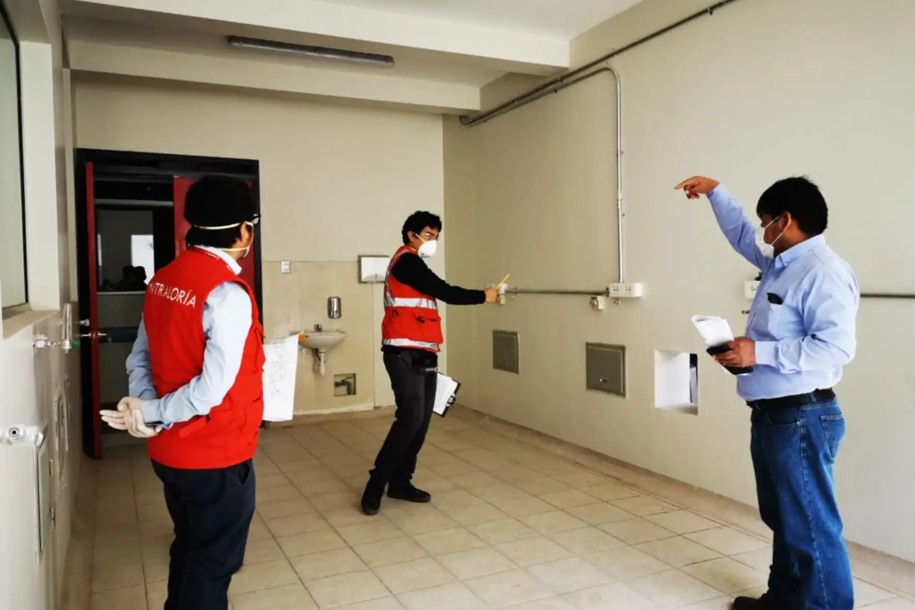 Inspectores de la Contraloría detectaron carencias en el hospital regional Mariscal Llerena de Ayacucho, en el contexto de la pandemia del covid-19.