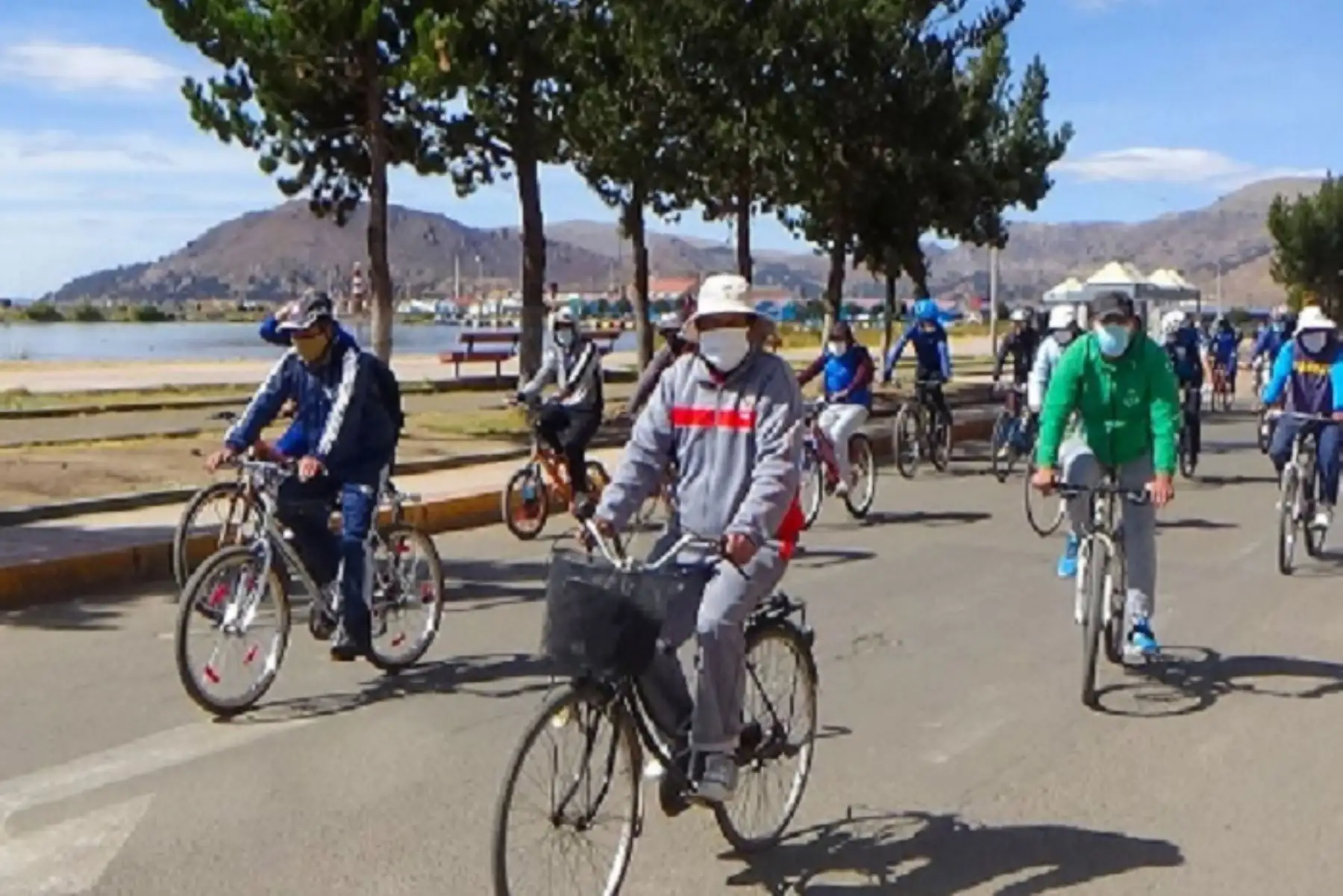 La bicicleta es un medio de transporte sostenible, sencillo, asequible, fiable, limpio y ecológico que contribuye a la gestión ambiental y beneficia la salud.