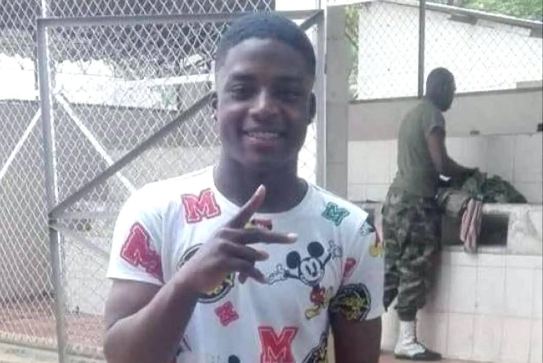 Familiares del joven culpan a dos policías por, según sus declaraciones, golpearlo en la cabeza y en otras partes del cuerpo y agredirlo pese a que él no fue grosero con ellos. Foto: El Tiempo de Colombia