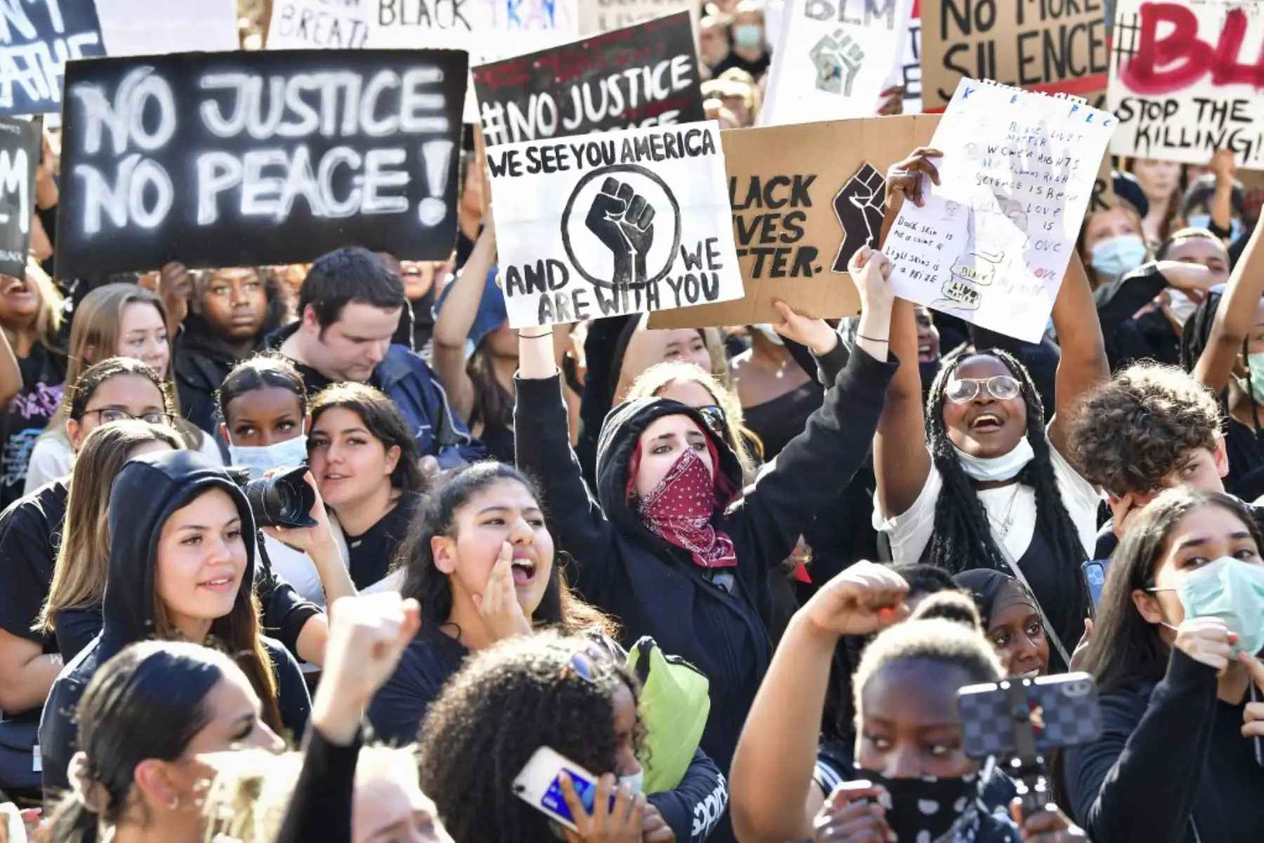 Los manifestantes participan en una marcha de Black Lives Matter en Estocolmo, Suecia,en solidaridad con las protestas en los Estados Unidos por la muerte de George Floyd.
Foto: AFP