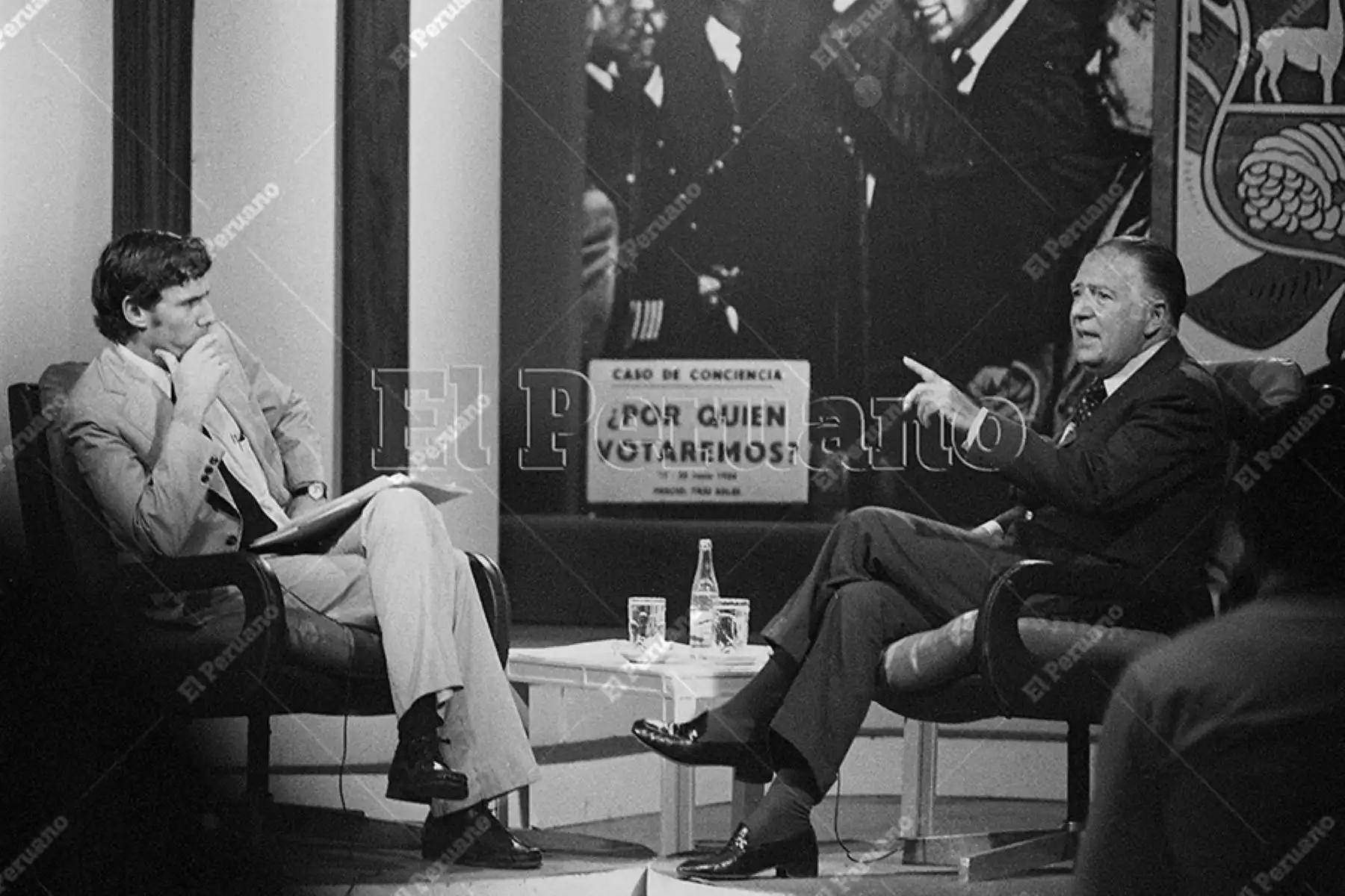 Lima - 18 diciembre 1978 / Entrevista al expresidente Fernando Belaunde Terry en el programa Contacto Directo que conduce el periodista Alfredo Barnechea.  Foto: Archivo Histórico de El Peruano / Leoncio Mariscal