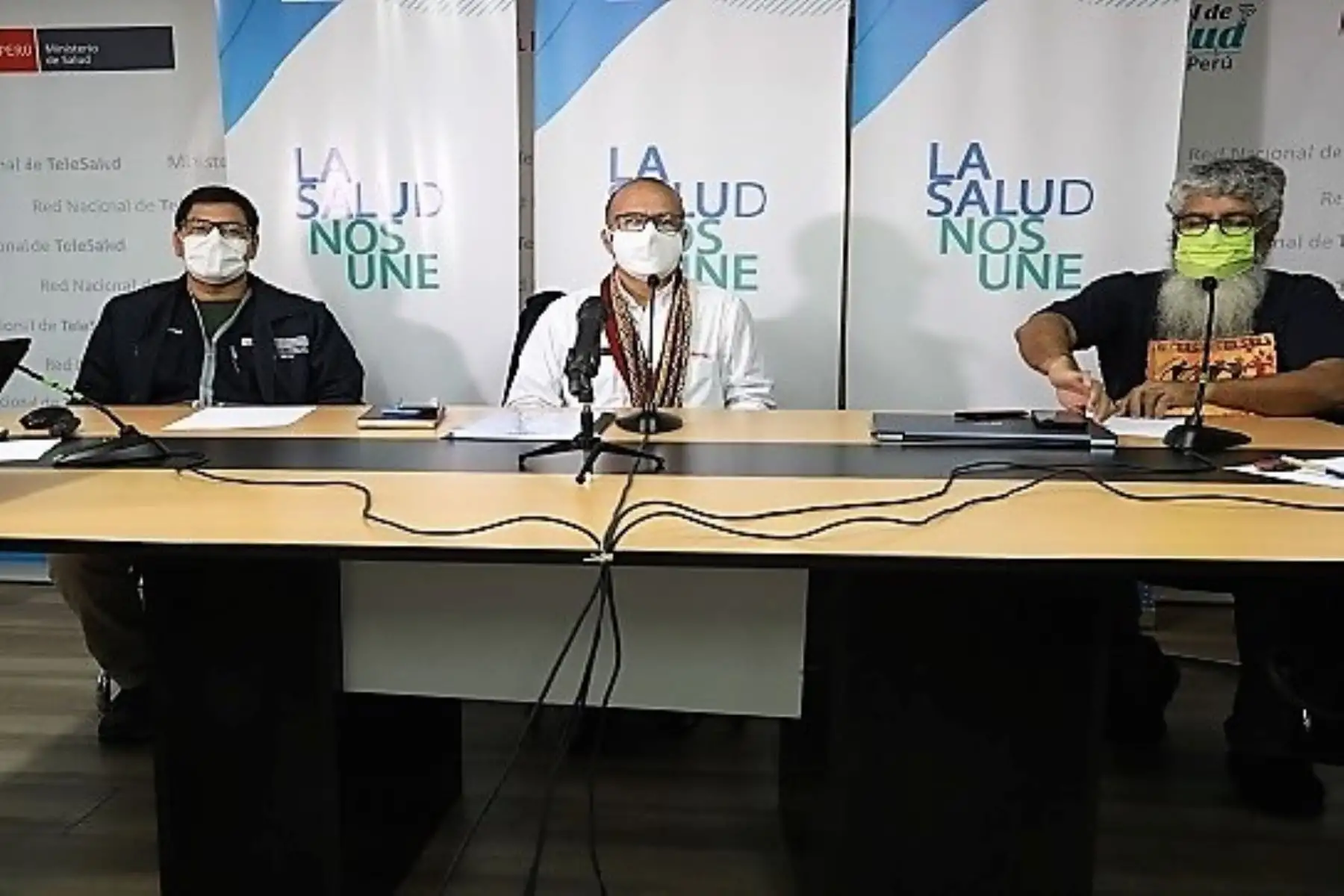 Reunión del ministro de Salud. Víctor Zamora, con integrantes del grupo Prospectiva para analizar la evolución del covid-19 en el Perú.
