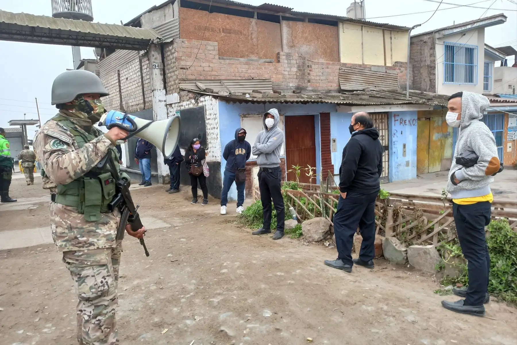 Equipos de Respuesta Rápida de la DIRIS Lima Sur intervienen Empresa de Transporte "San Judas Tadeo" en Tablada de Lurín, para realizar pruebas rápidas de diagnóstico Covid-19 a 100 conductores y cobradores de la ruta San Miguel - Villa María del Triunfo. Foto:ANDINA/@DIRISLimaSur