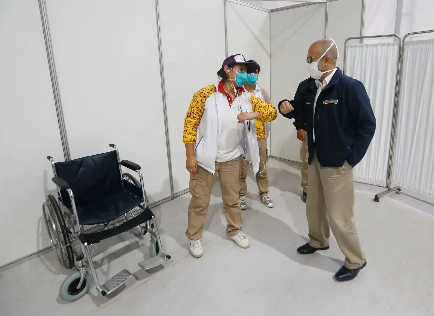 Ministro de Salud, Víctor Zamora, supervisa implementación de Centro de Atención y Aislamiento Covid-19 en el Hospital Hipólito Unanue. Foto: ANDINA/Minsa