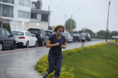 Correr es un hábito saludable que previene enfermedades.