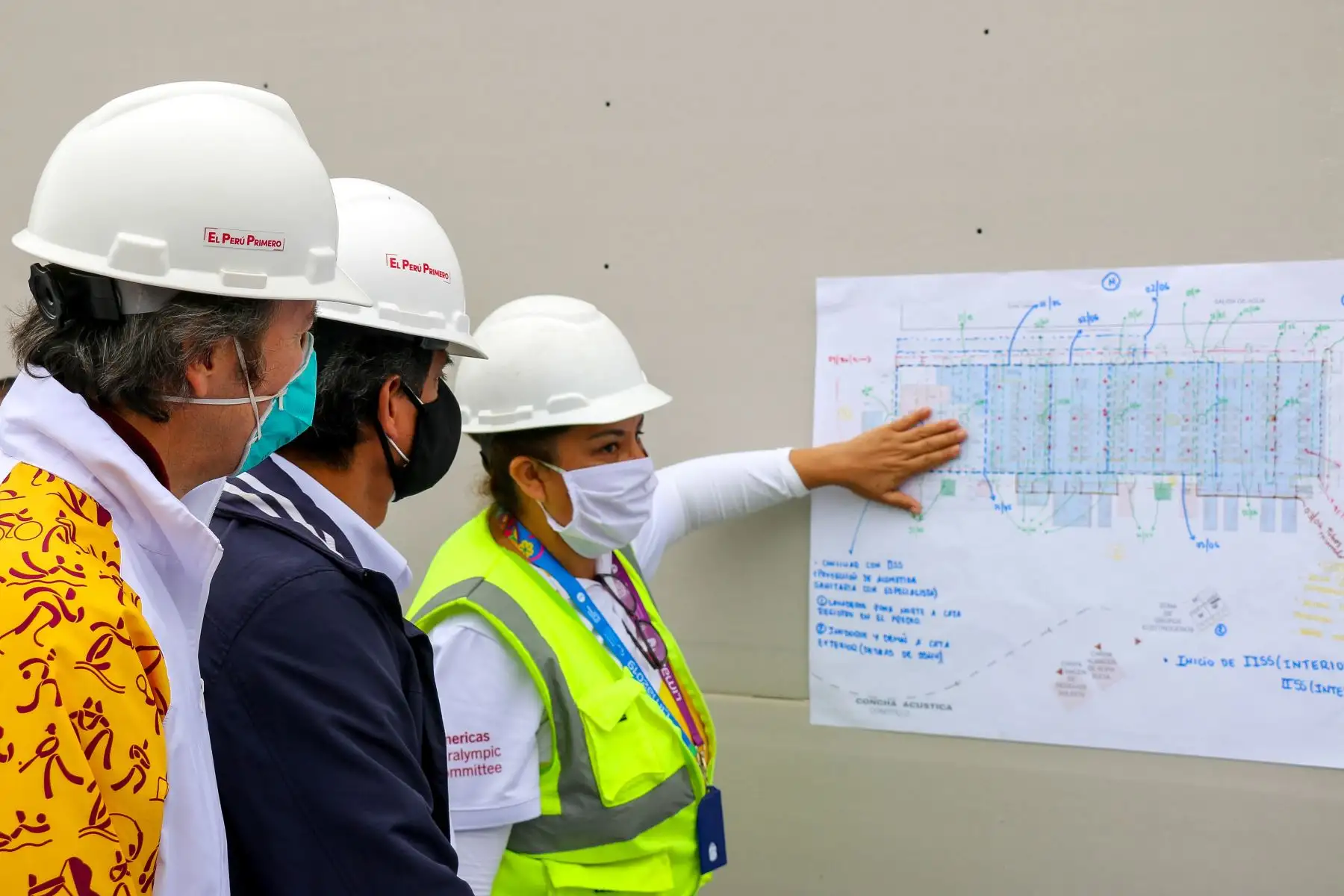 Ministro de Transportes y Comunicaciones, Carlos Lozada, inspeccionó avances de obras del Hospital móvil de Cañete que atenderá a personas afectadas por coronavirus en la región. Foto: ANDINA/MTC