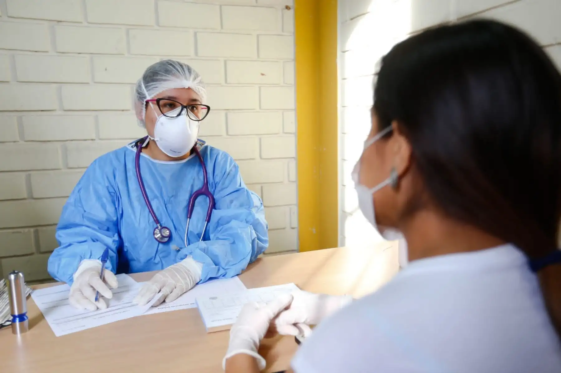En lo que va de la emergencia sanitaria, hubo más de 200,000 asesorías médicas vía llamadas telefónicas y WhatsApp. Las orientaciones médicas más frecuentes de SISOL estuvieron relacionadas, principalmente, con problemas respiratorios, dérmicas, digestivos, urológicos, ginecológicos, de hipertensión arterial, diabetes y casos sospechosos de COVID-19. Foto: ANDINA/Municipalidad de Lima