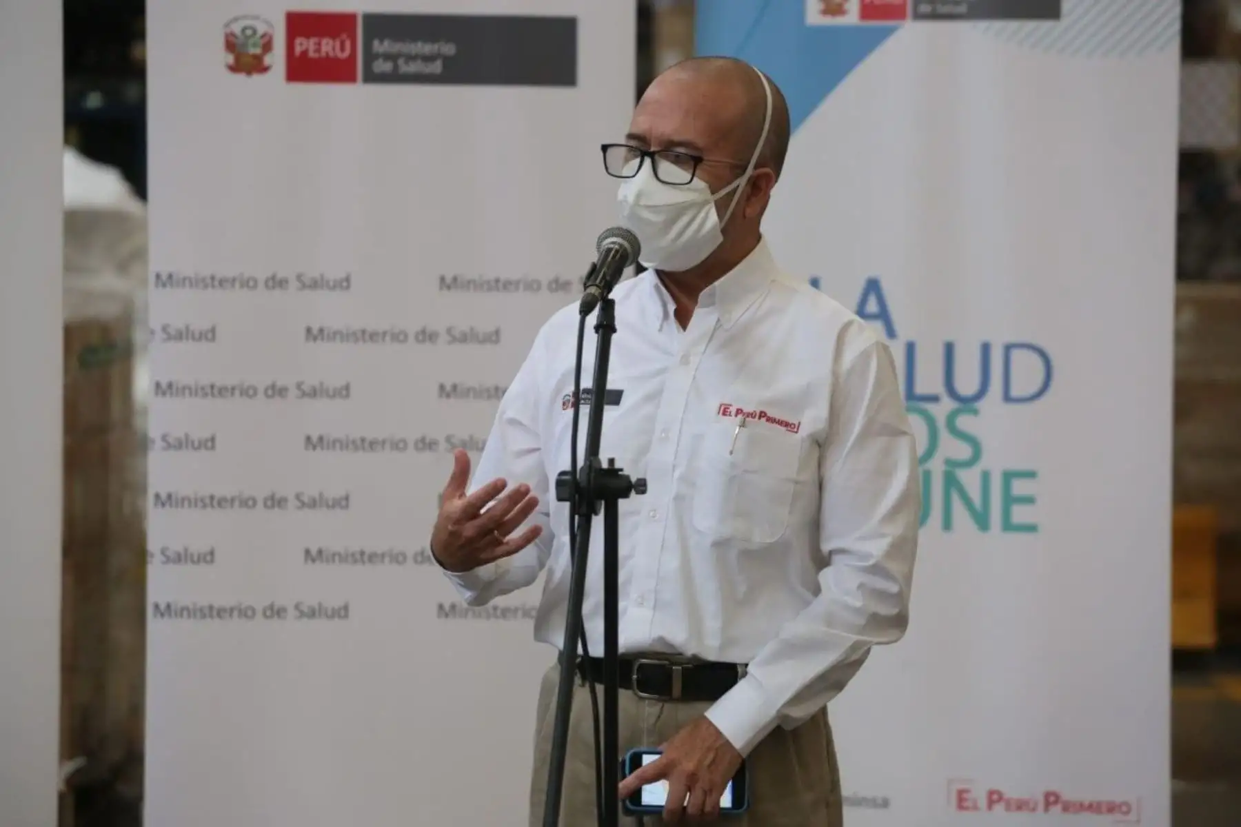 El ministro Salud Víctor Zamora y el Premier, Vicente Zeballos, presentaron 50 ventiladores mecánicos que serán distribuidos en Lima, Piura, Trujillo, Áncash, Ica, Arequipa y Cusco. Foto: ANDINA/Difusión